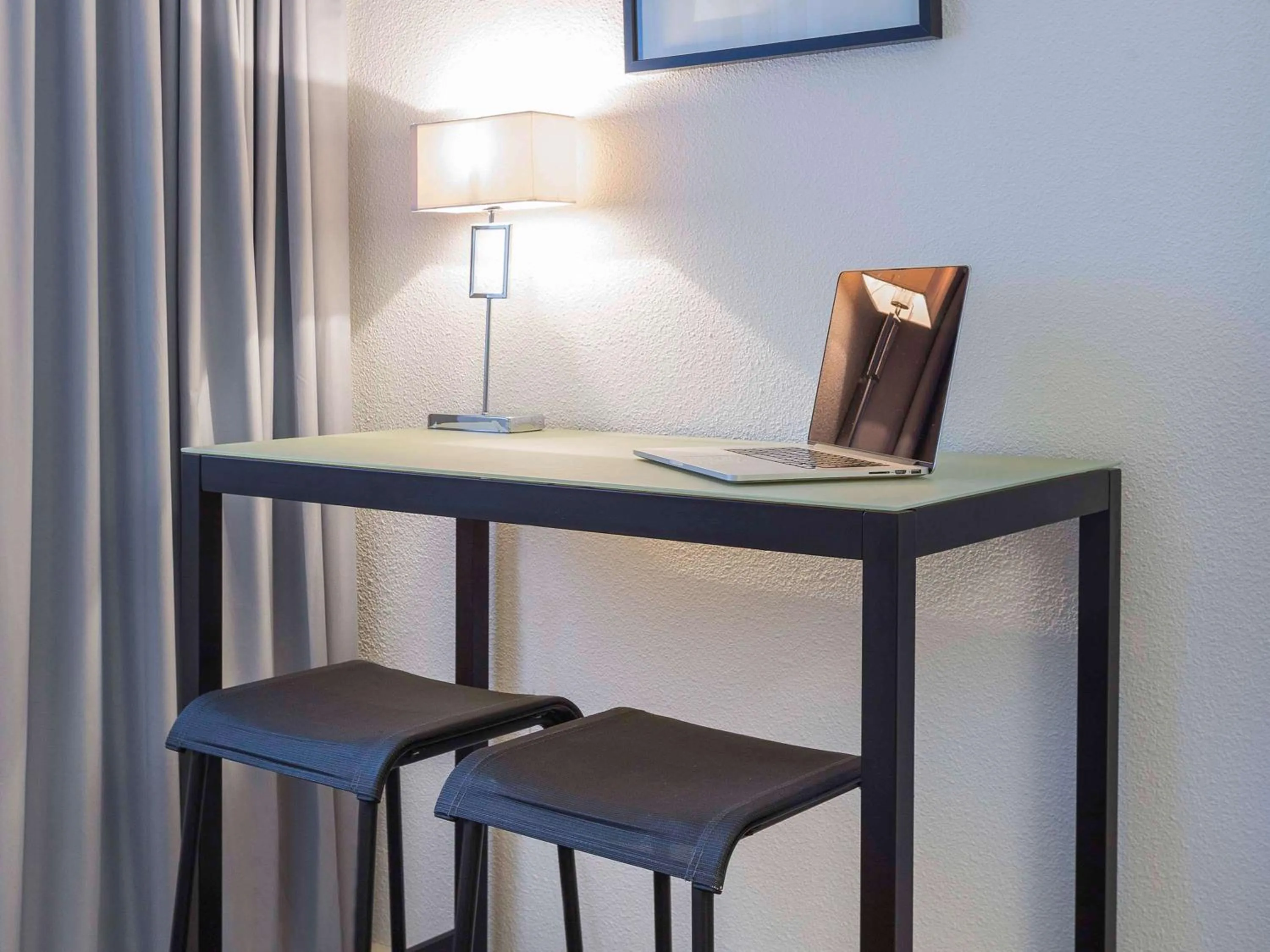 Photo of the whole room in Novotel Poitiers Site du Futuroscope