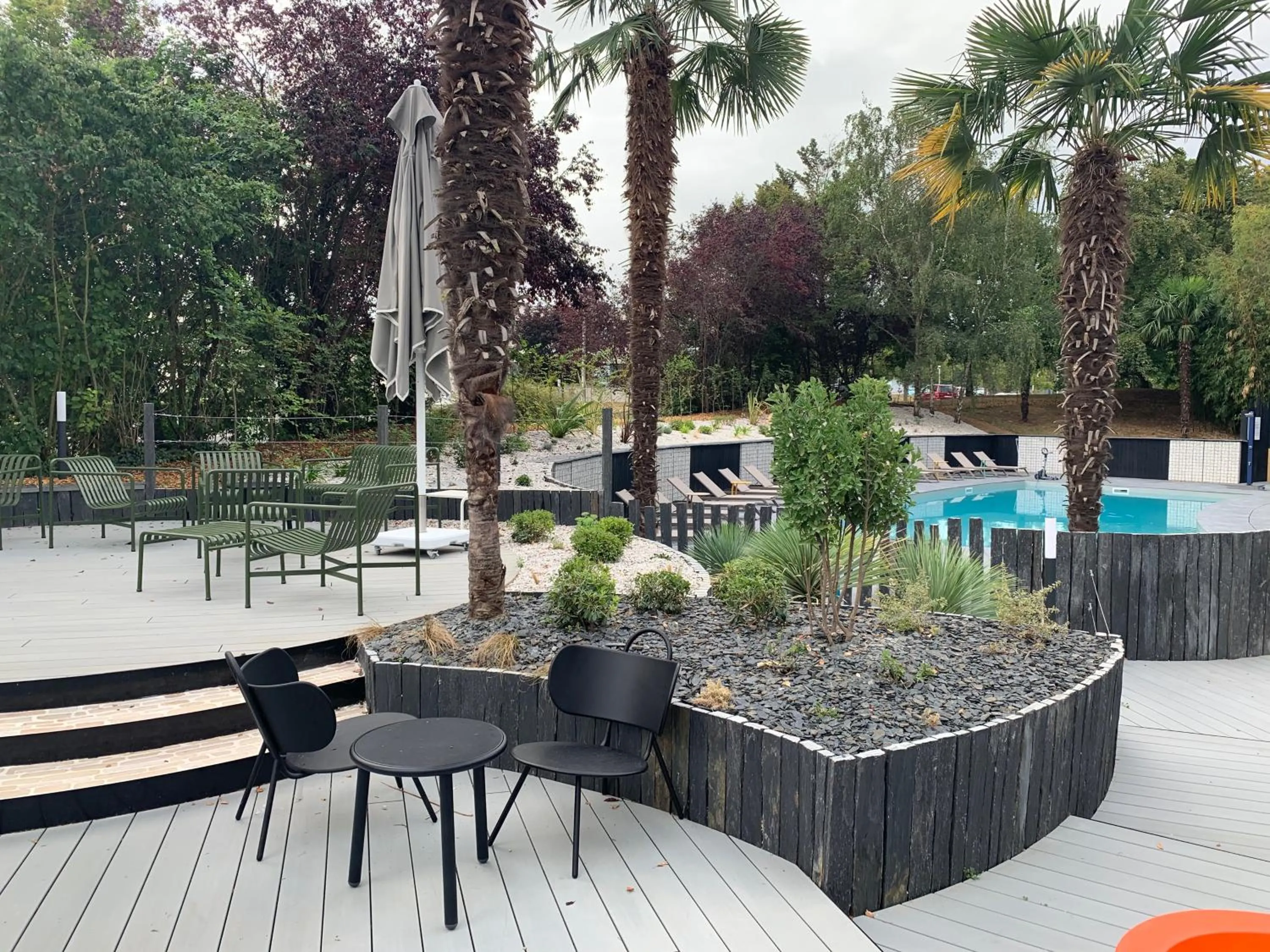 Patio in Novotel Poitiers Site du Futuroscope