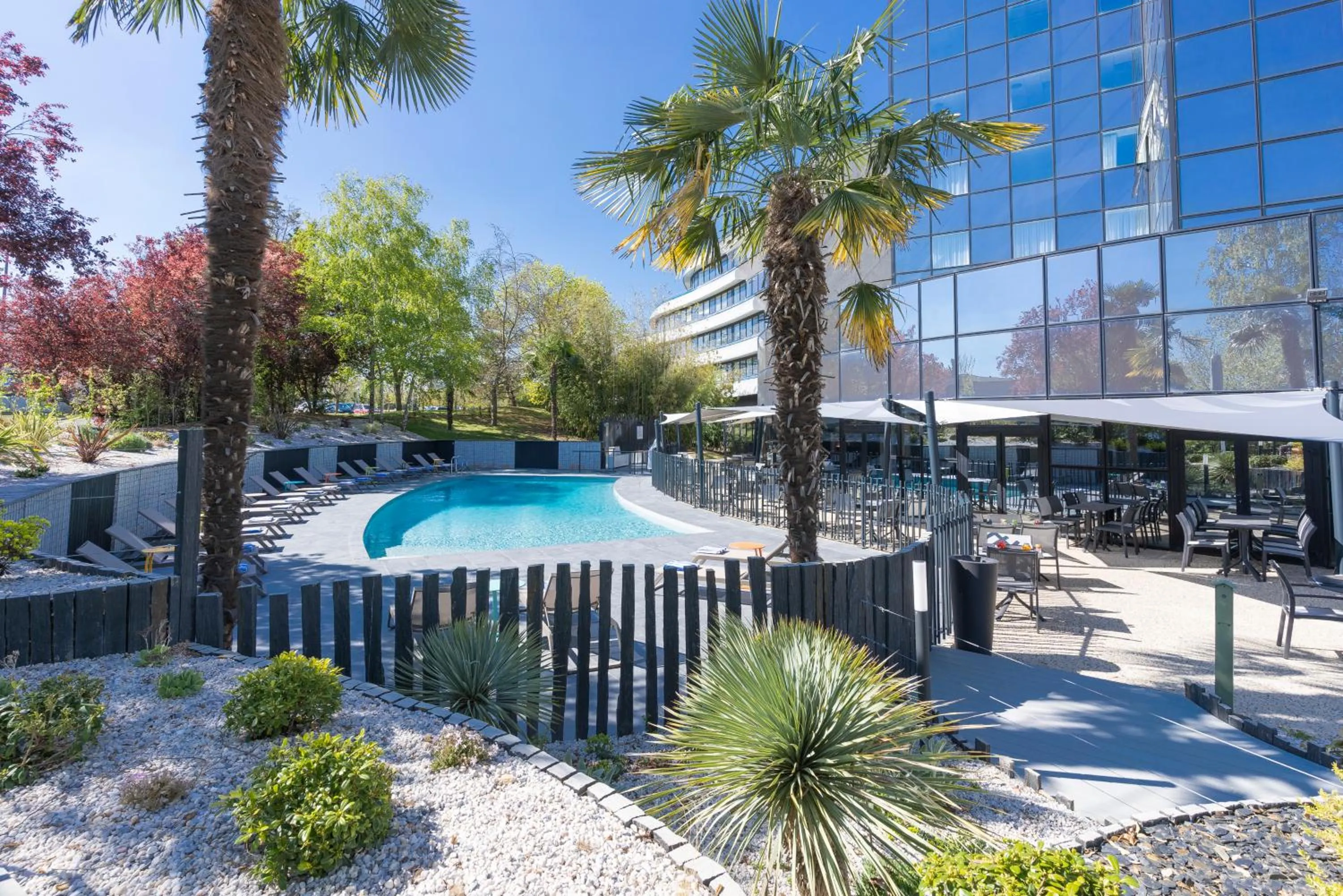 Swimming pool in Novotel Poitiers Site du Futuroscope