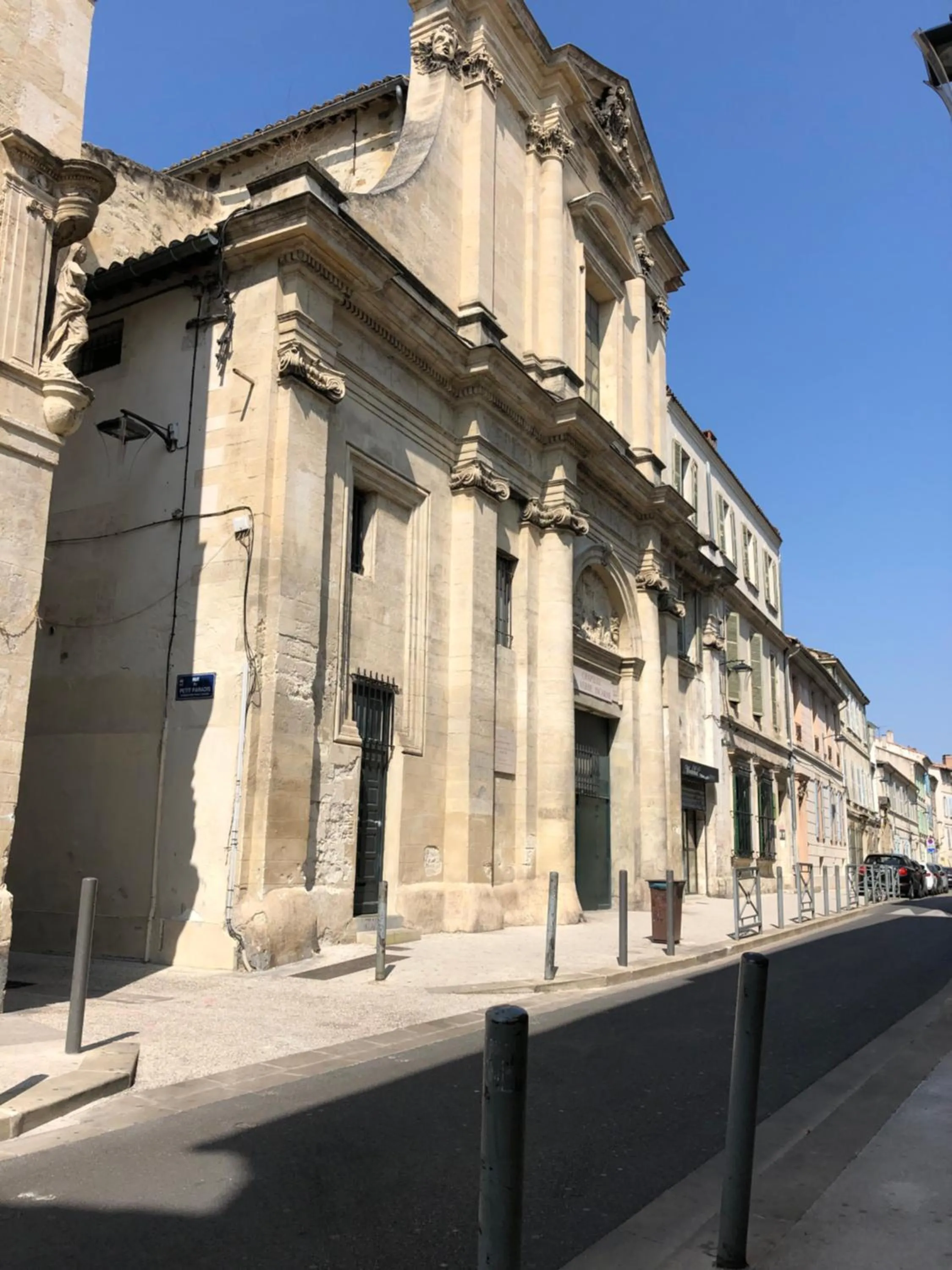 Nearby landmark in AU COEUR DES LICES *** CENTRE HISTORIQUE AVIGNON