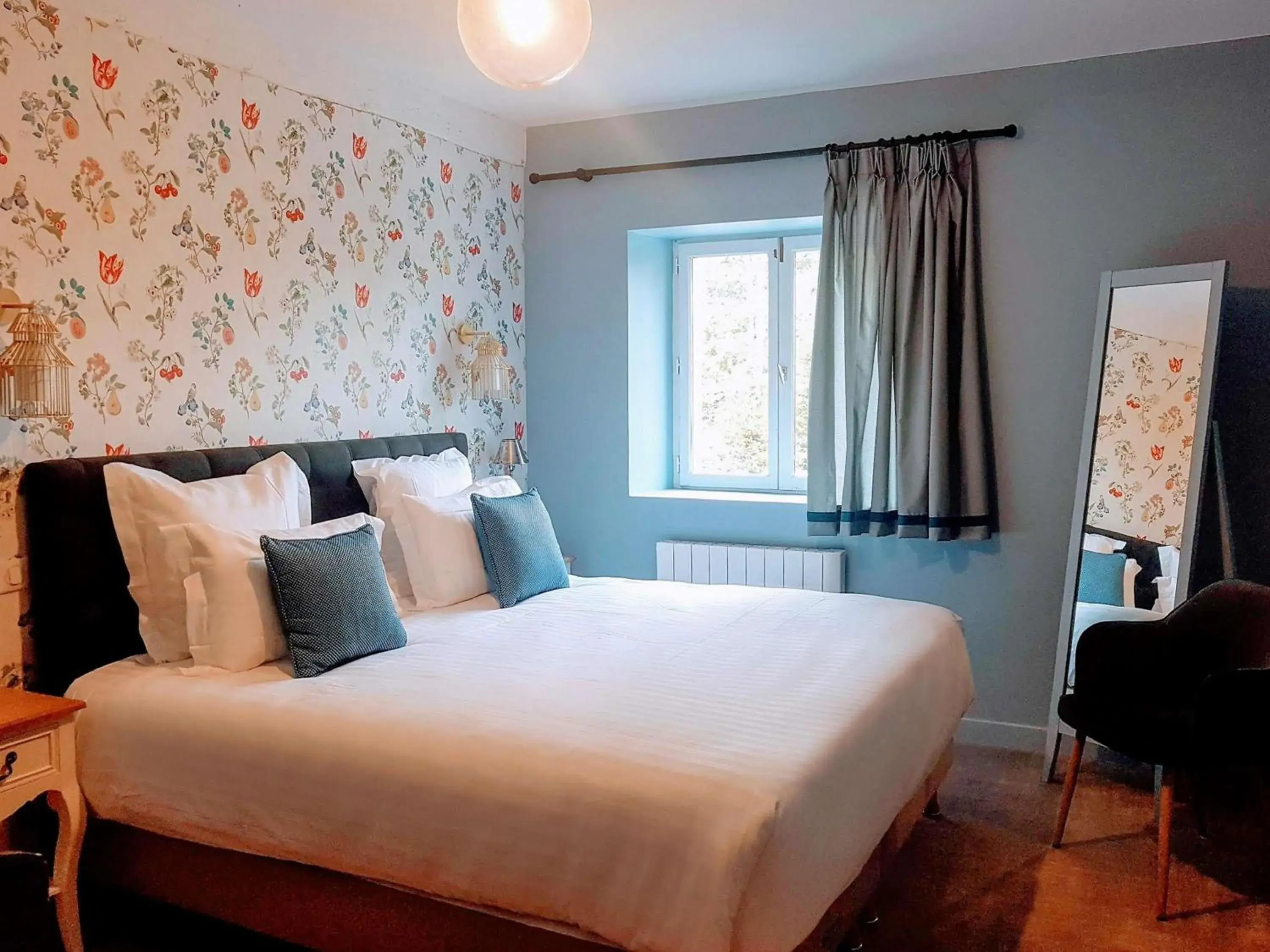 Bedroom, Bed in Hotel Novotel Domaine de Maffliers - Paris Val-d'Oise Bedroom, Bed in Hotel Novotel Domaine de Maffliers - Paris Val-d'Oise