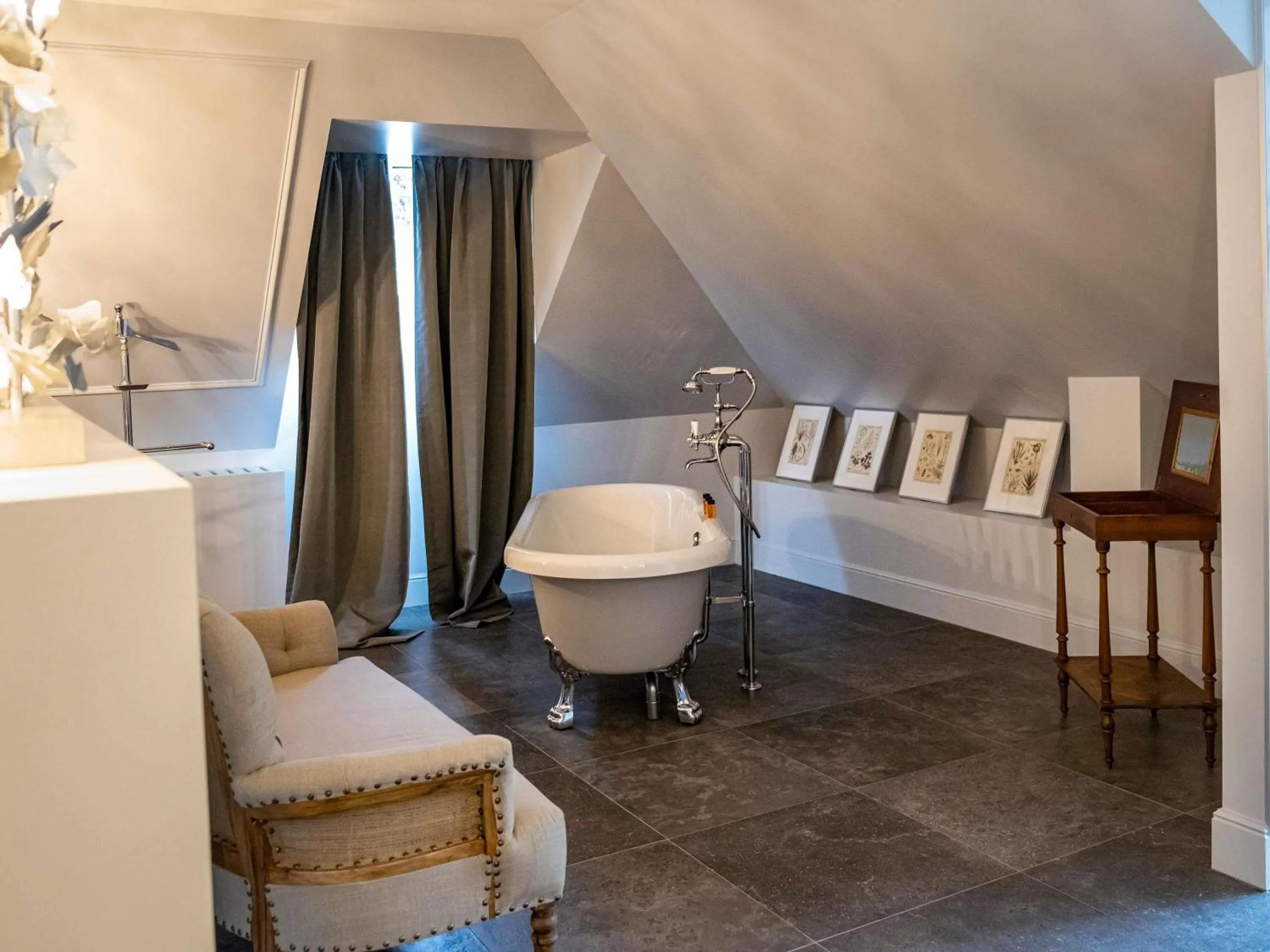 Photo of the whole room in Hotel Novotel Domaine de Maffliers - Paris Val-d'Oise