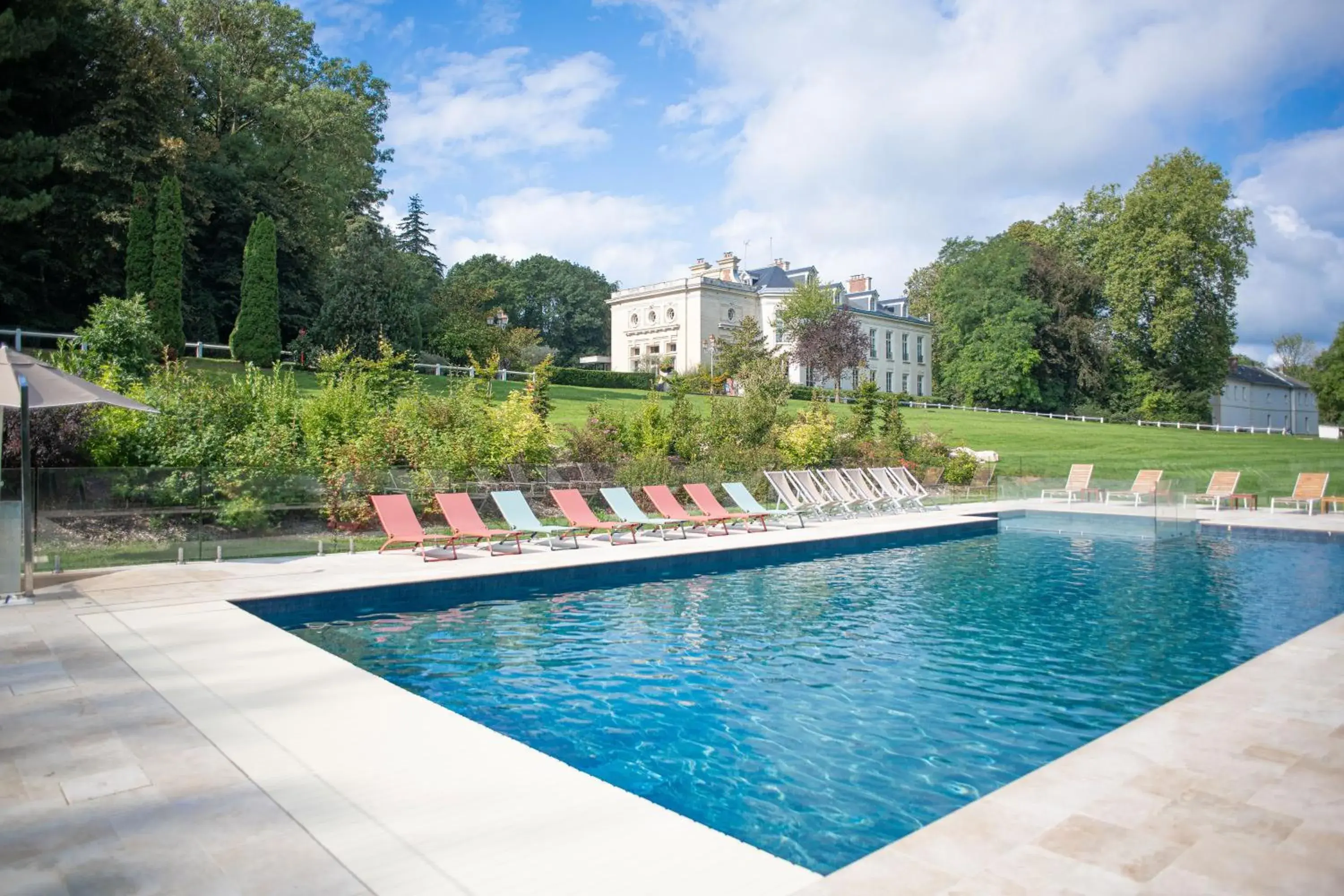 Swimming pool in Hotel Novotel Domaine de Maffliers - Paris Val-d'Oise Swimming pool in Hotel Novotel Domaine de Maffliers - Paris Val-d'Oise