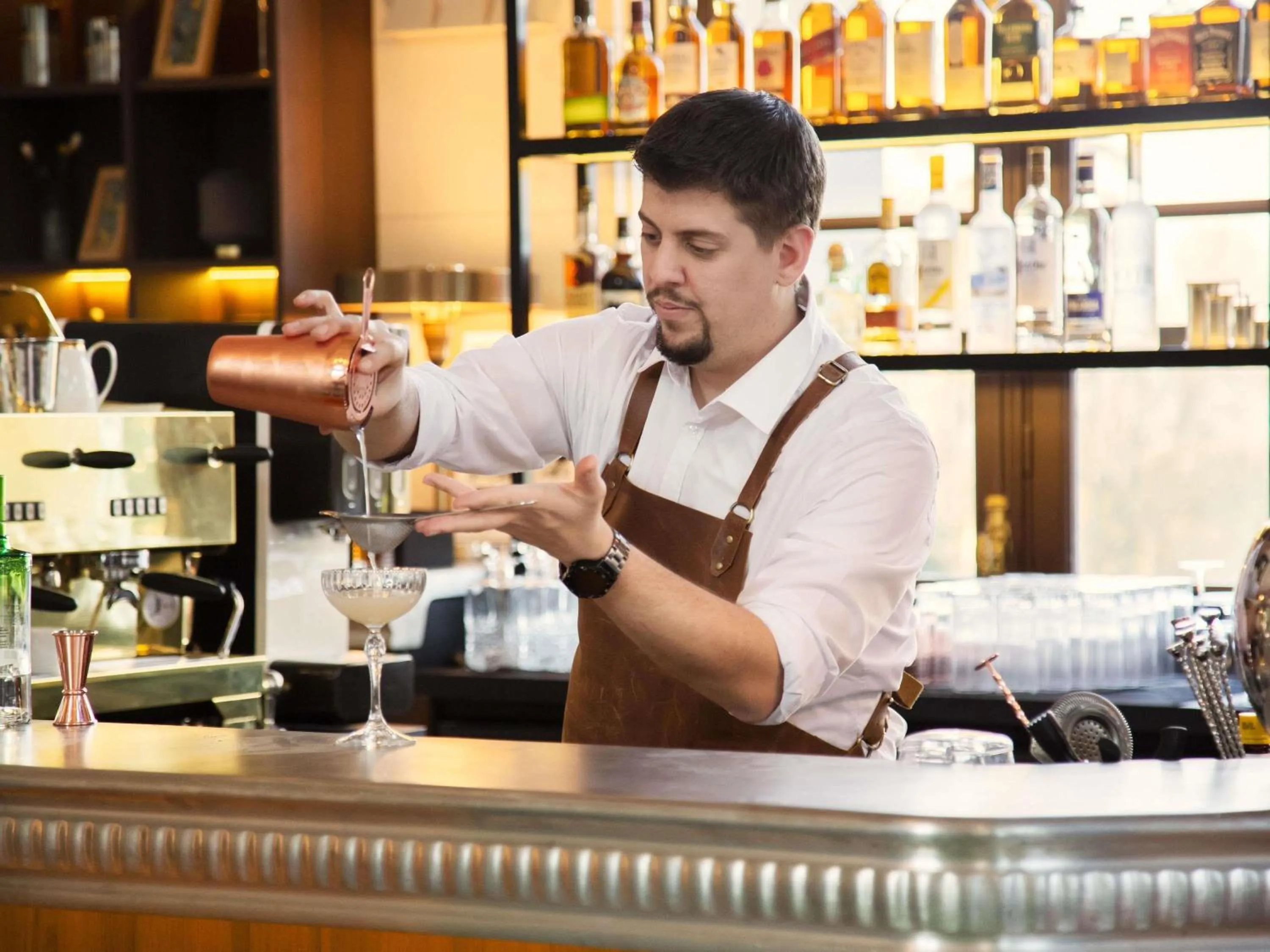Lounge or bar in Hotel Novotel Domaine de Maffliers - Paris Val-d'Oise