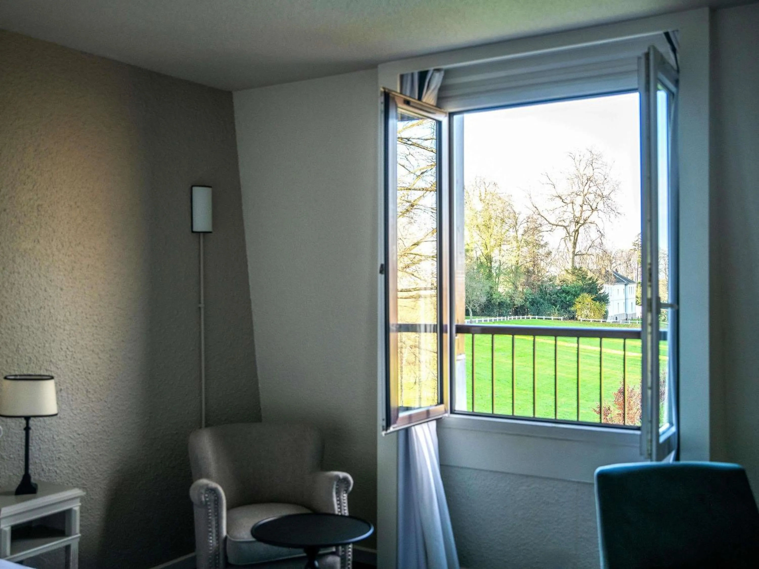 Bedroom in Hotel Novotel Domaine de Maffliers - Paris Val-d'Oise