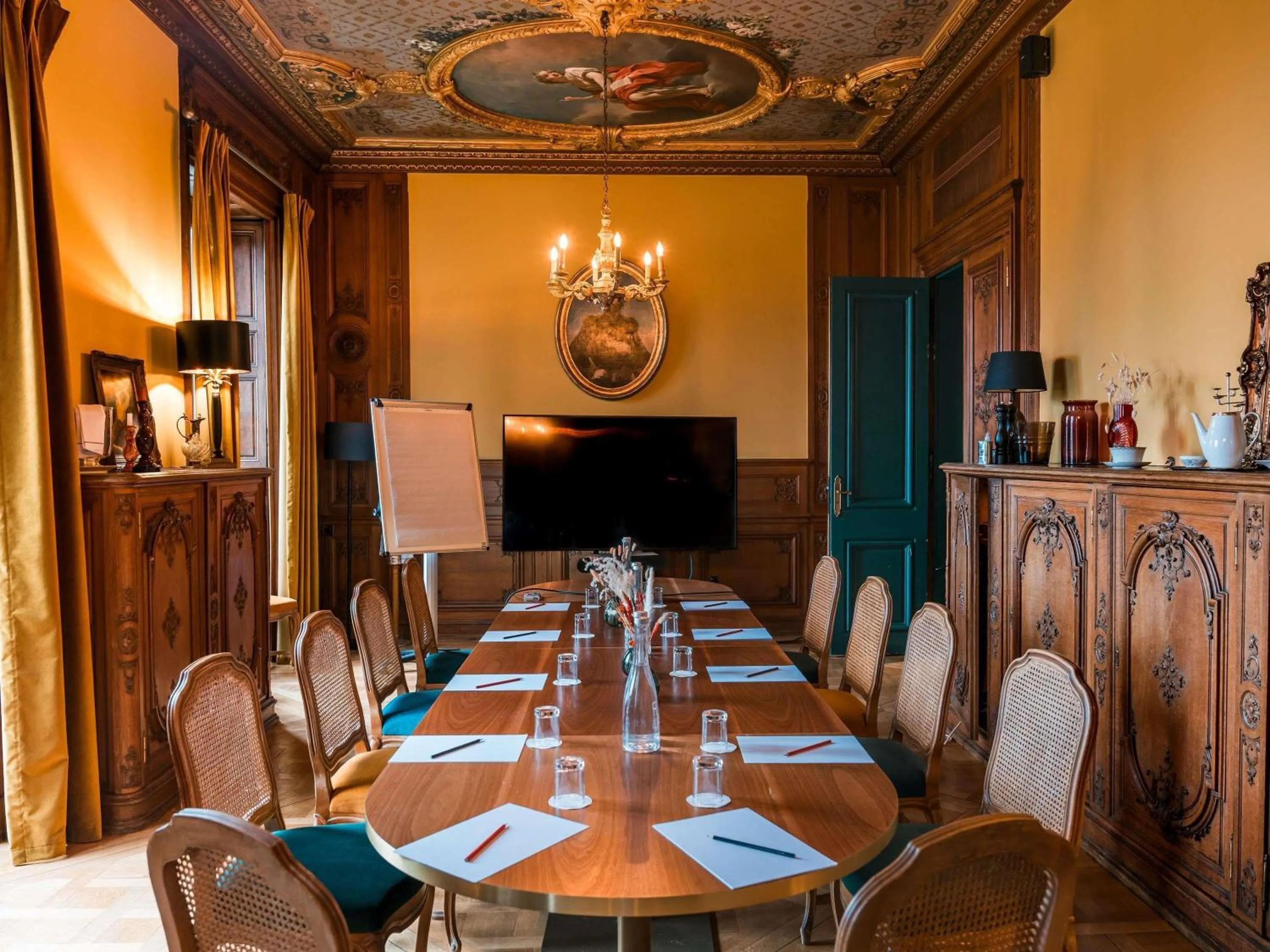 Meeting/conference room in Hotel Novotel Domaine de Maffliers - Paris Val-d'Oise