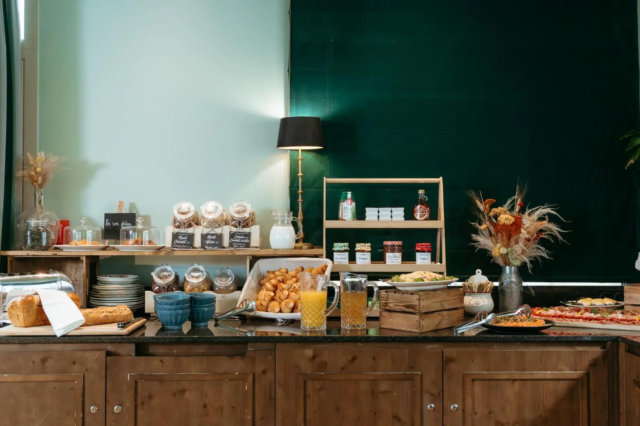 Breakfast in Hotel Novotel Domaine de Maffliers - Paris Val-d'Oise