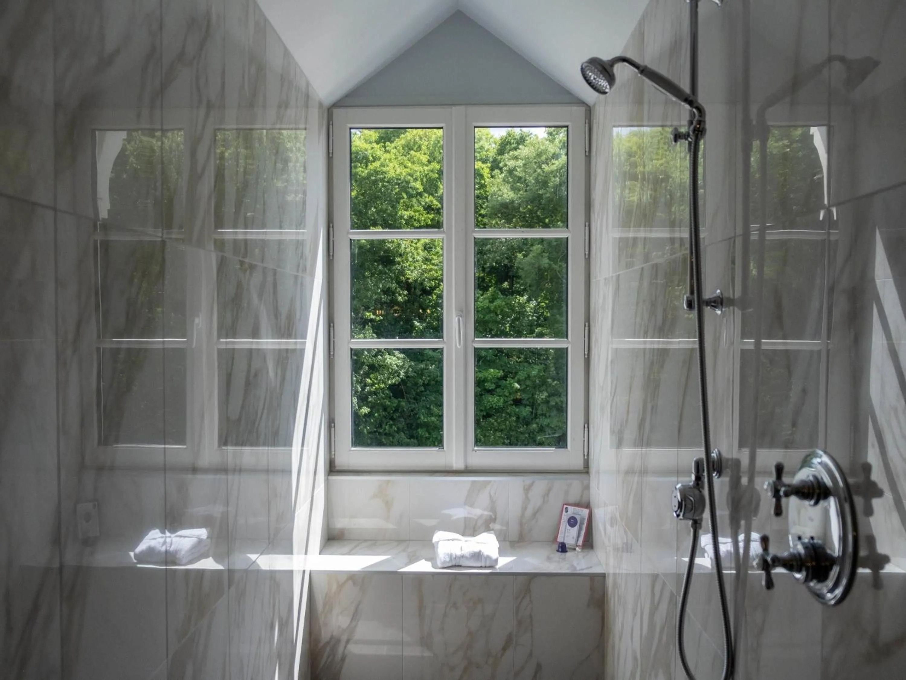 Bedroom in Hotel Novotel Domaine de Maffliers - Paris Val-d'Oise