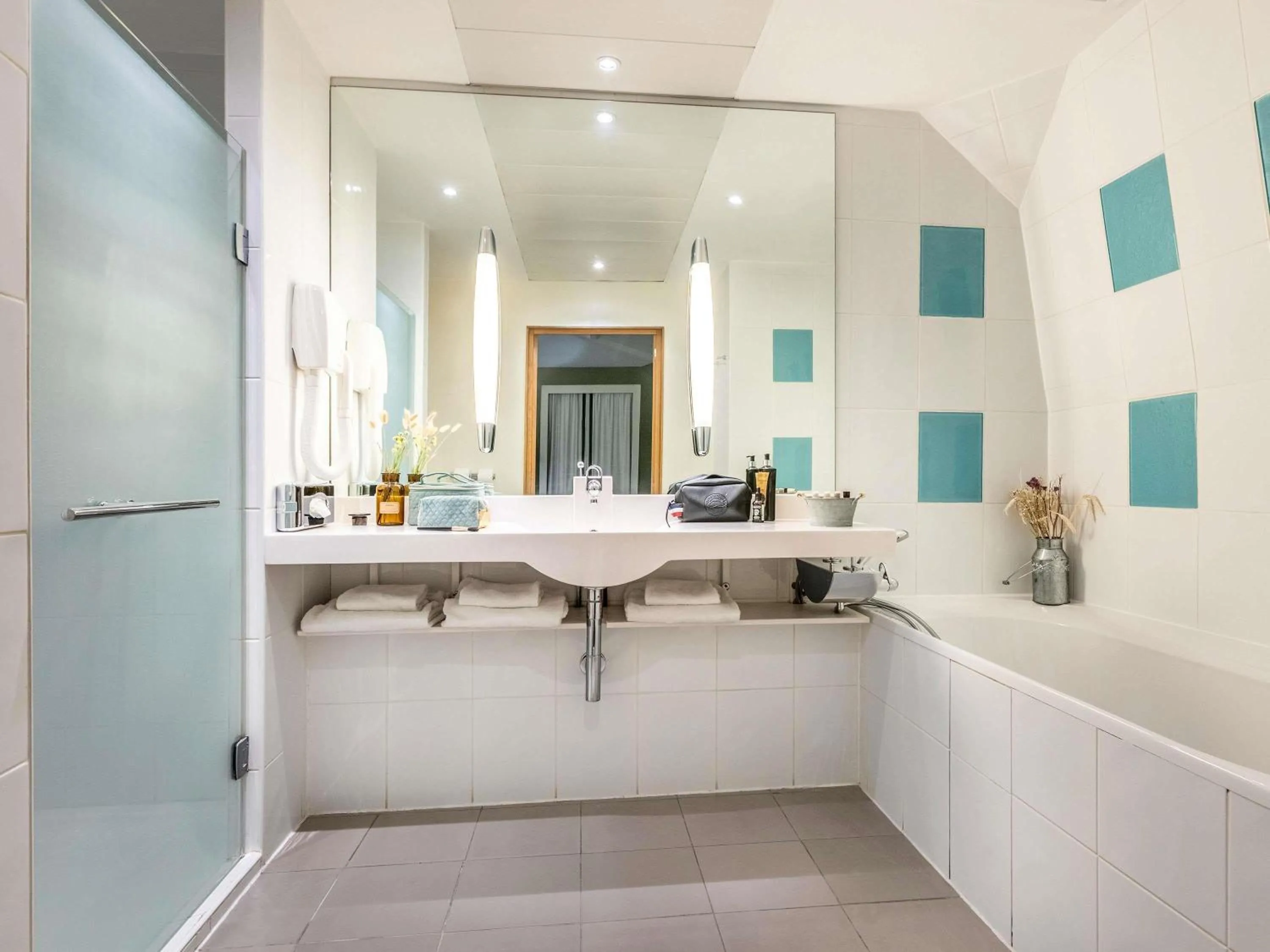 Bedroom in Hotel Novotel Domaine de Maffliers - Paris Val-d'Oise