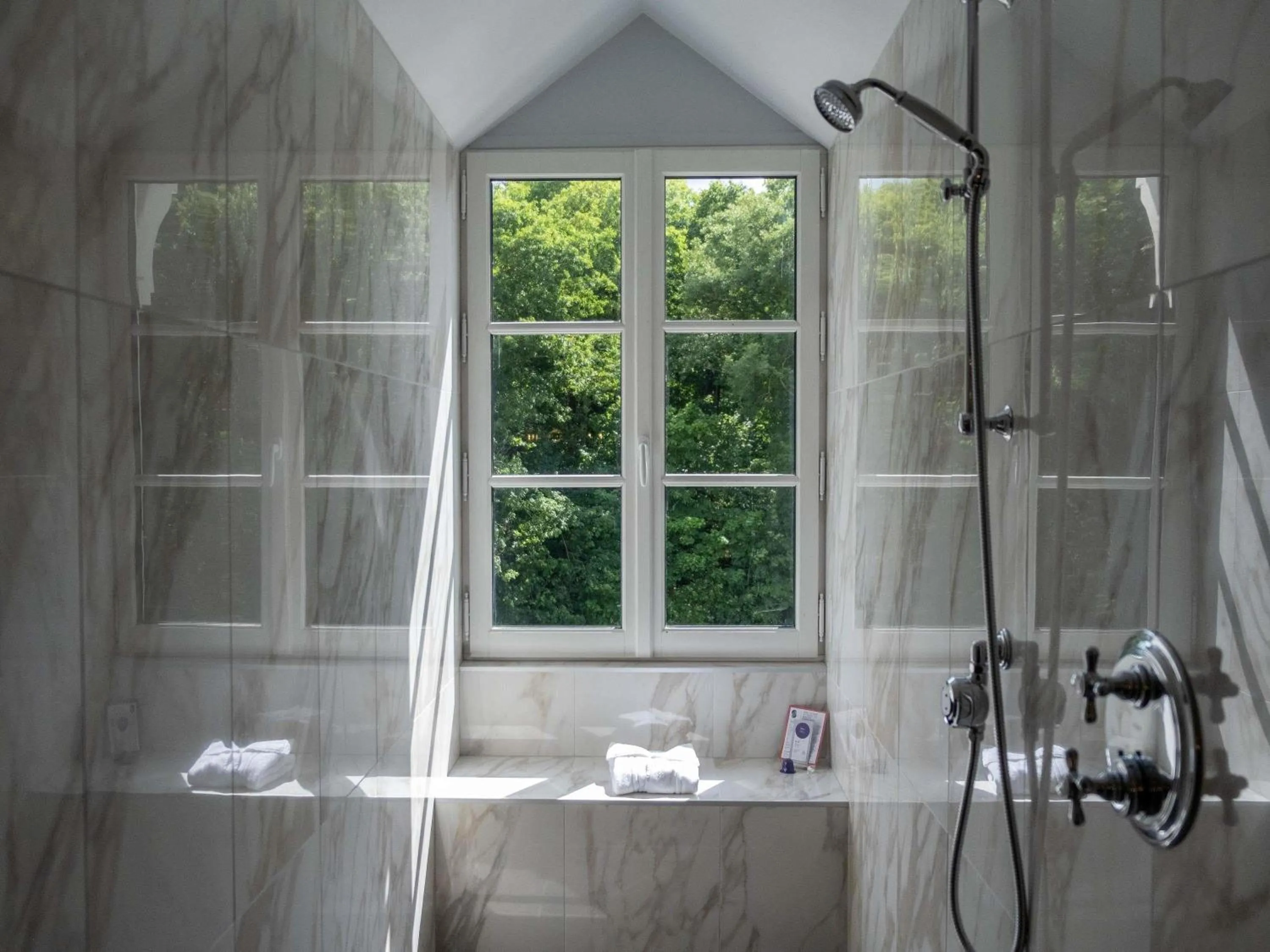 Photo of the whole room in Hotel Novotel Domaine de Maffliers - Paris Val-d'Oise