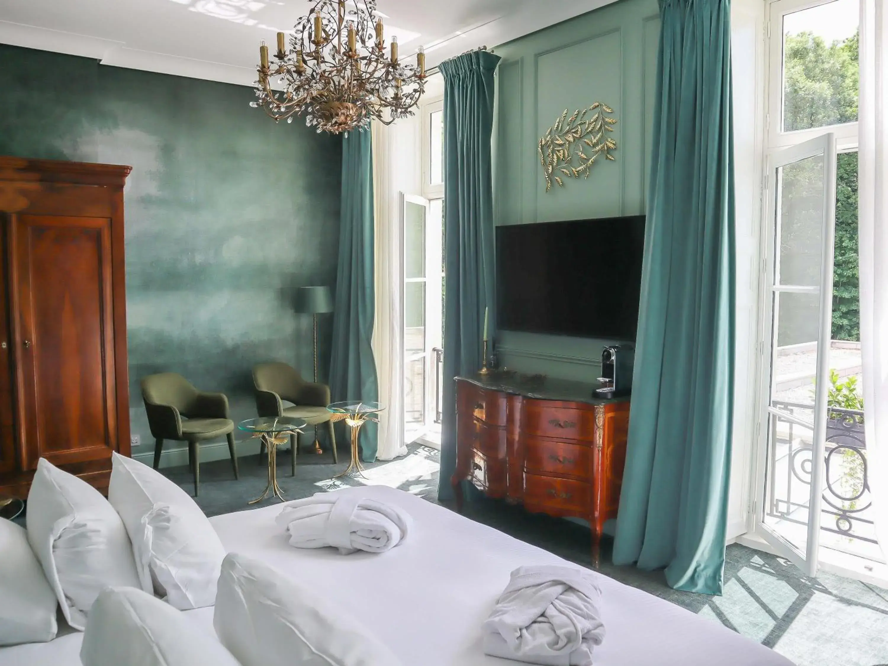 Bedroom, Bed in Hotel Novotel Domaine de Maffliers - Paris Val-d'Oise Bedroom, Bed in Hotel Novotel Domaine de Maffliers - Paris Val-d'Oise