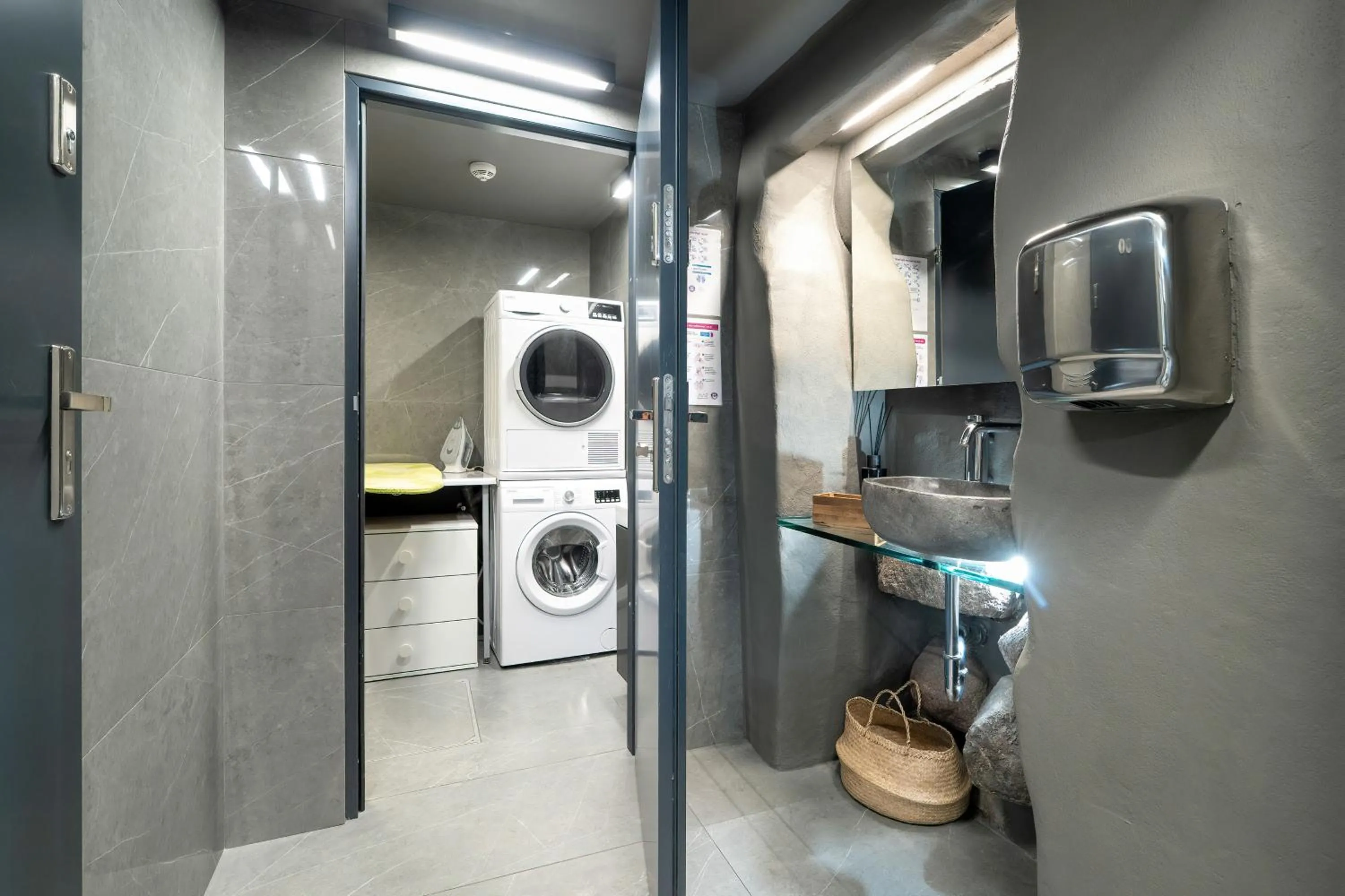 flat iron in Apartamenty Schoeps Residence by Noclegi Renters