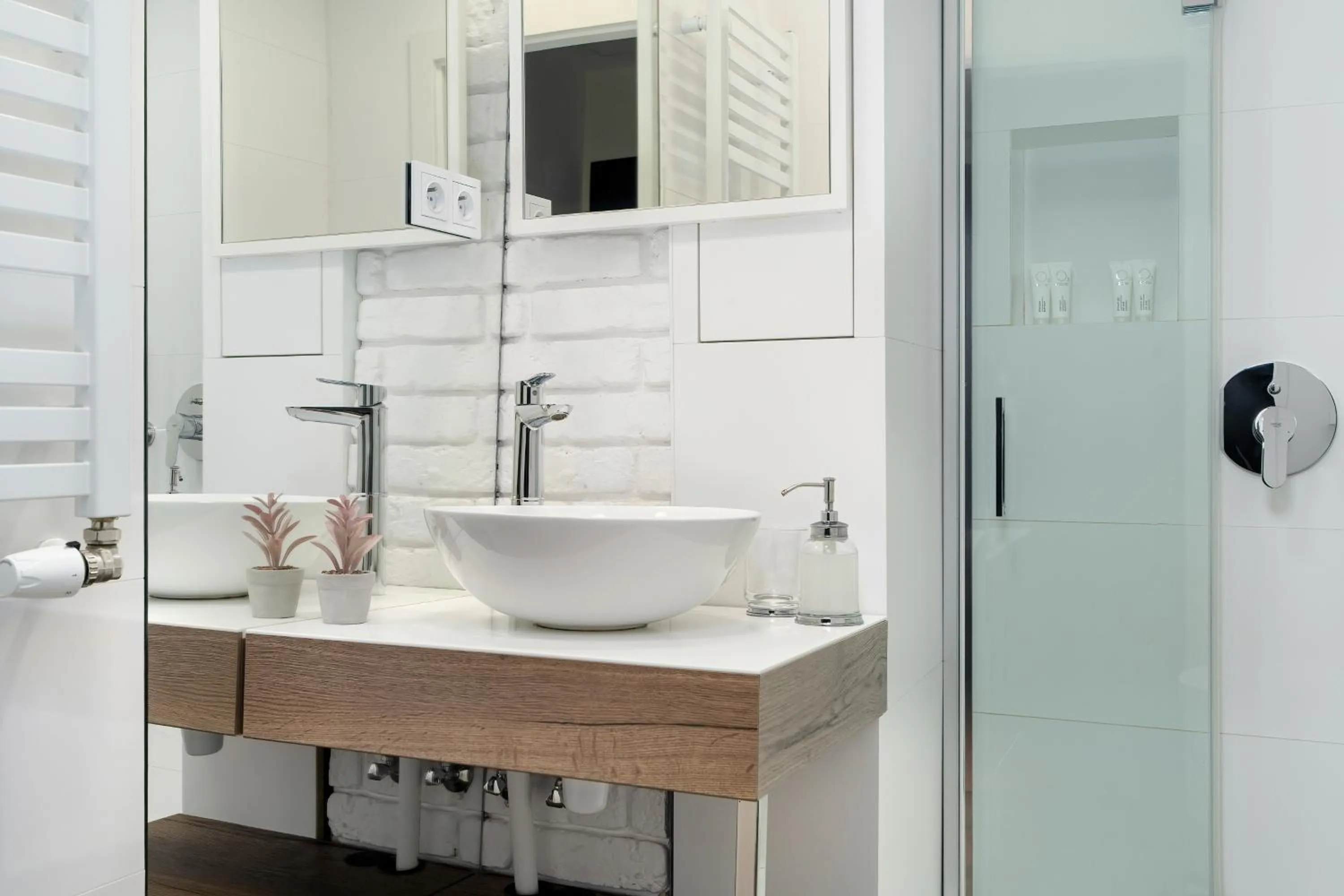 Shower in Apartamenty Schoeps Residence by Noclegi Renters