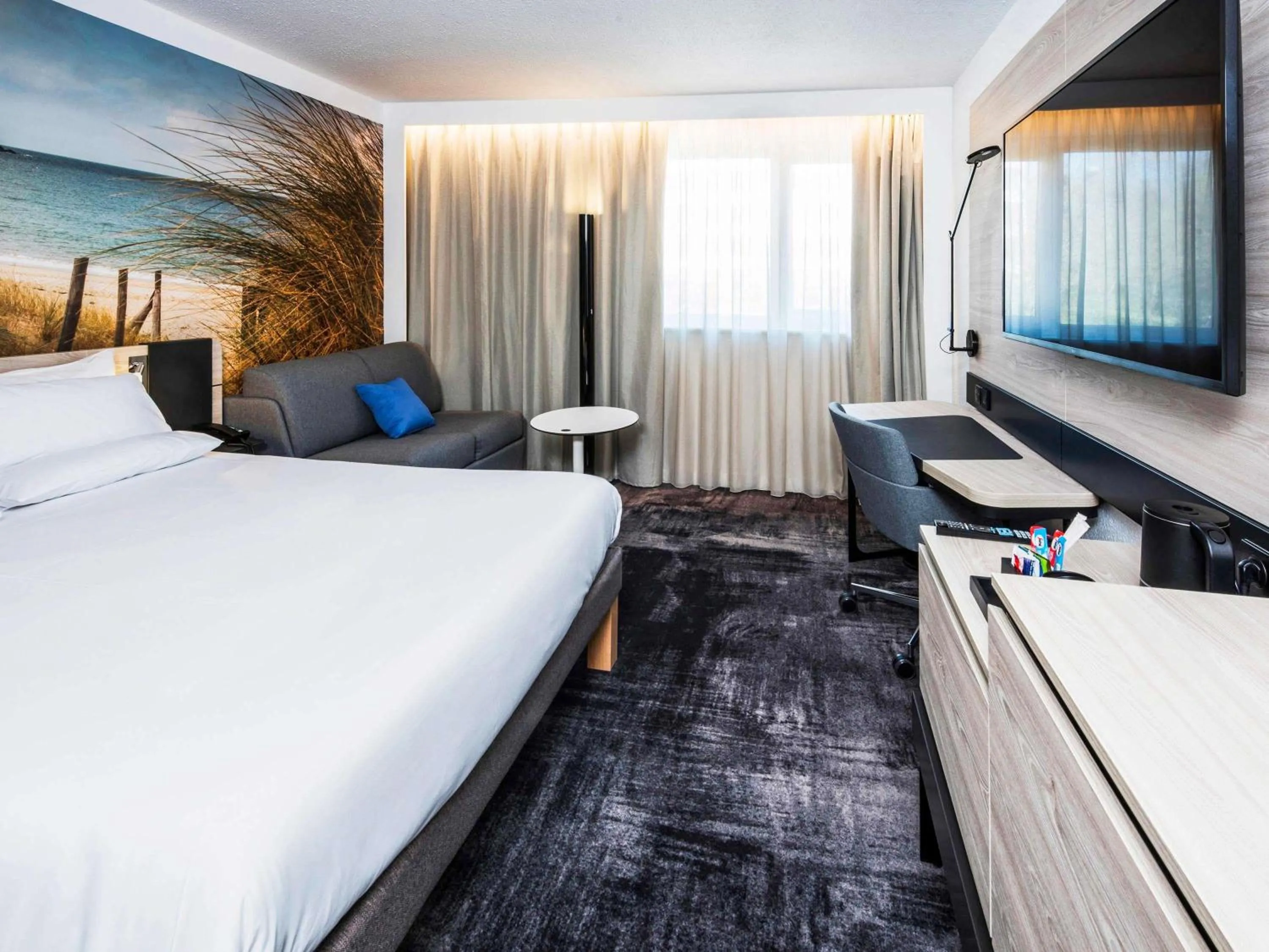 Bedroom, Bed in Novotel Rennes Alma