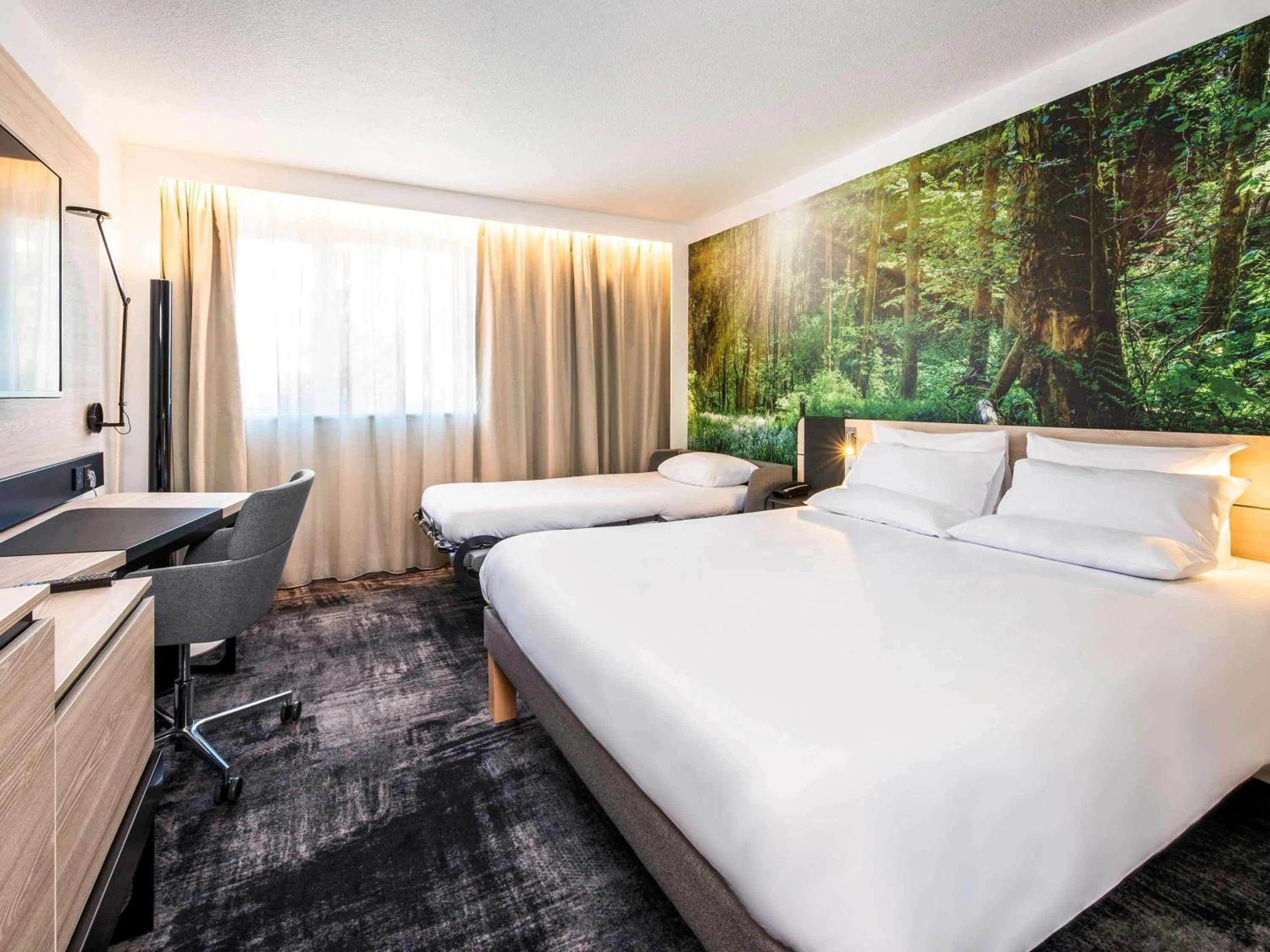 Bedroom, Bed in Novotel Rennes Alma