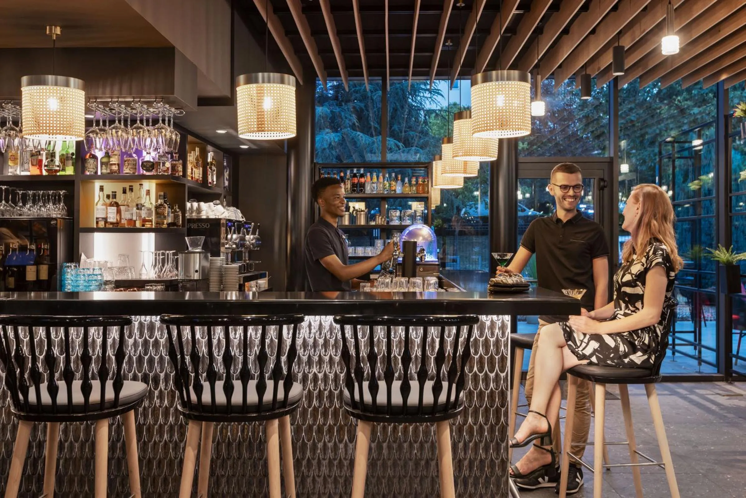 Lounge or bar in Novotel Rennes Alma