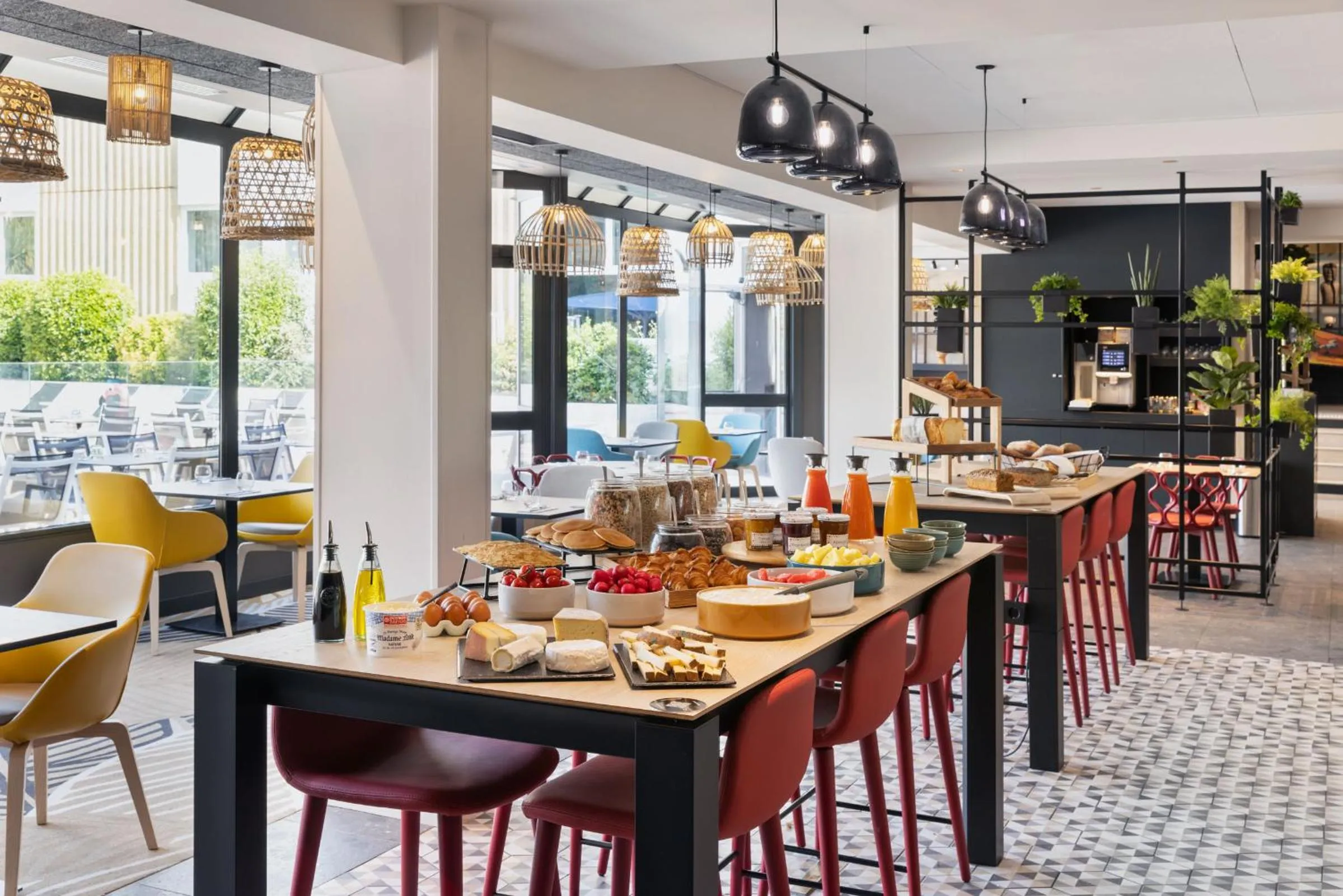Restaurant/places to eat in Novotel Rennes Alma