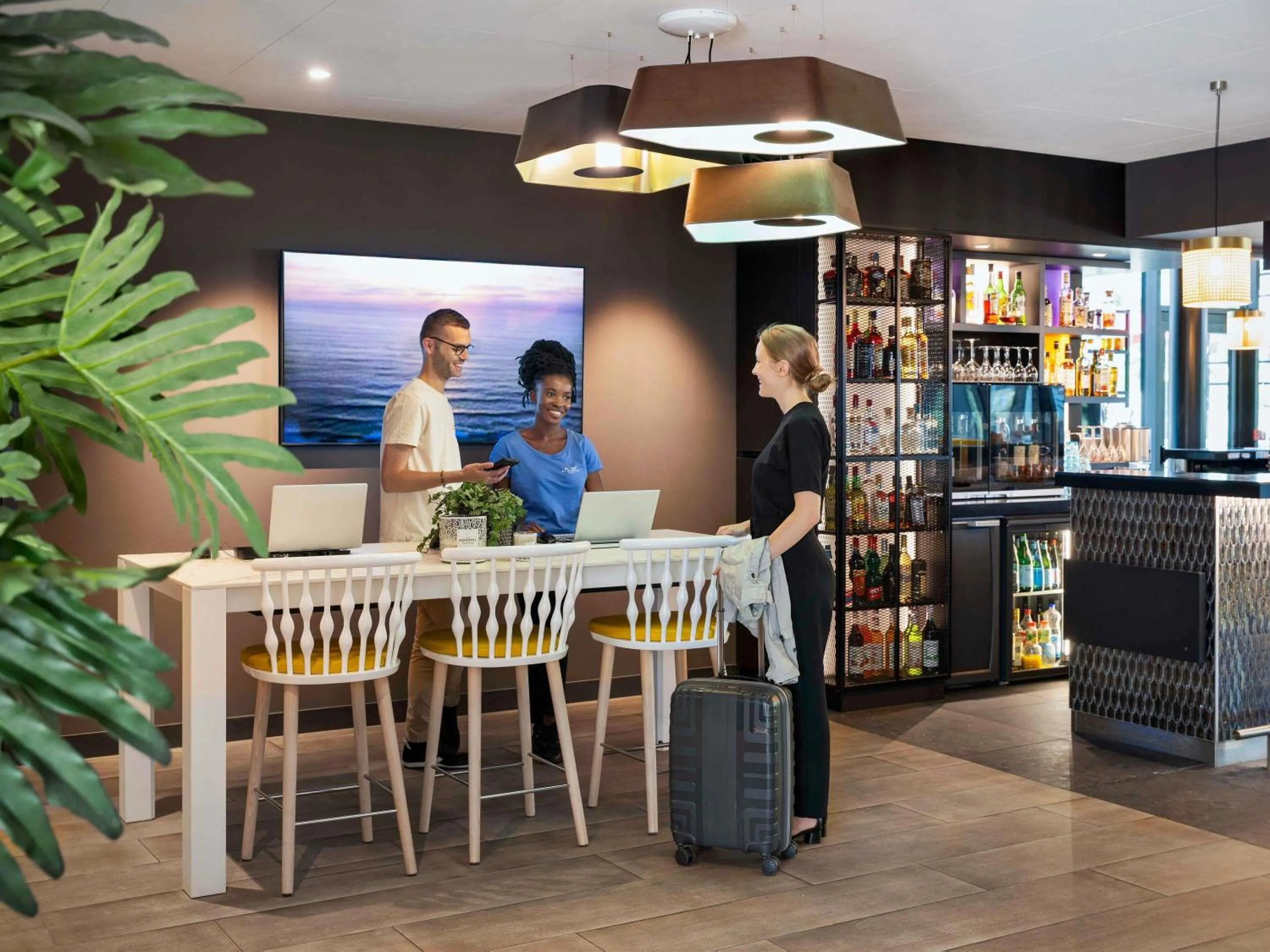 Lounge or bar in Novotel Rennes Alma
