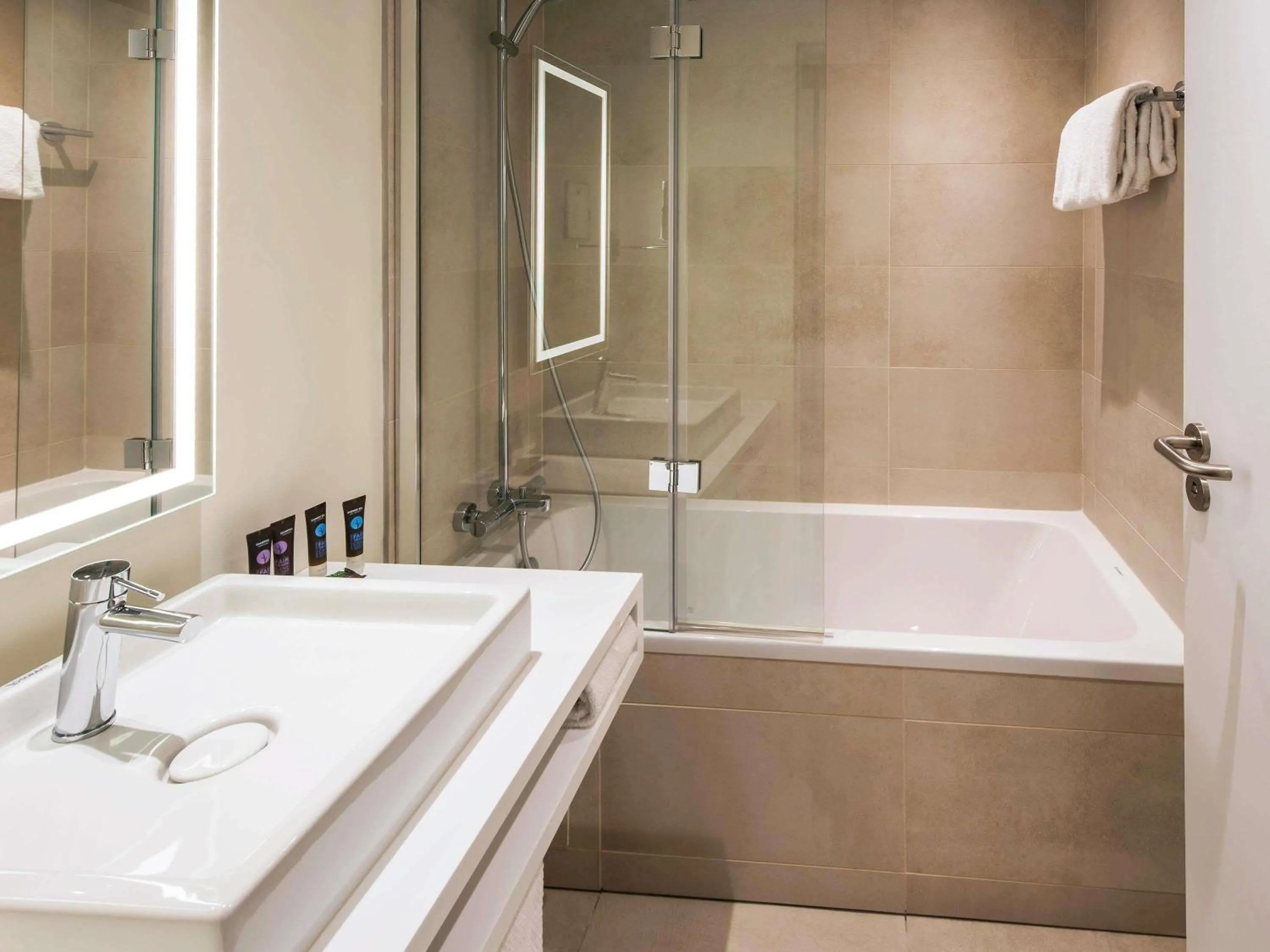 Bedroom in Novotel Rennes Alma