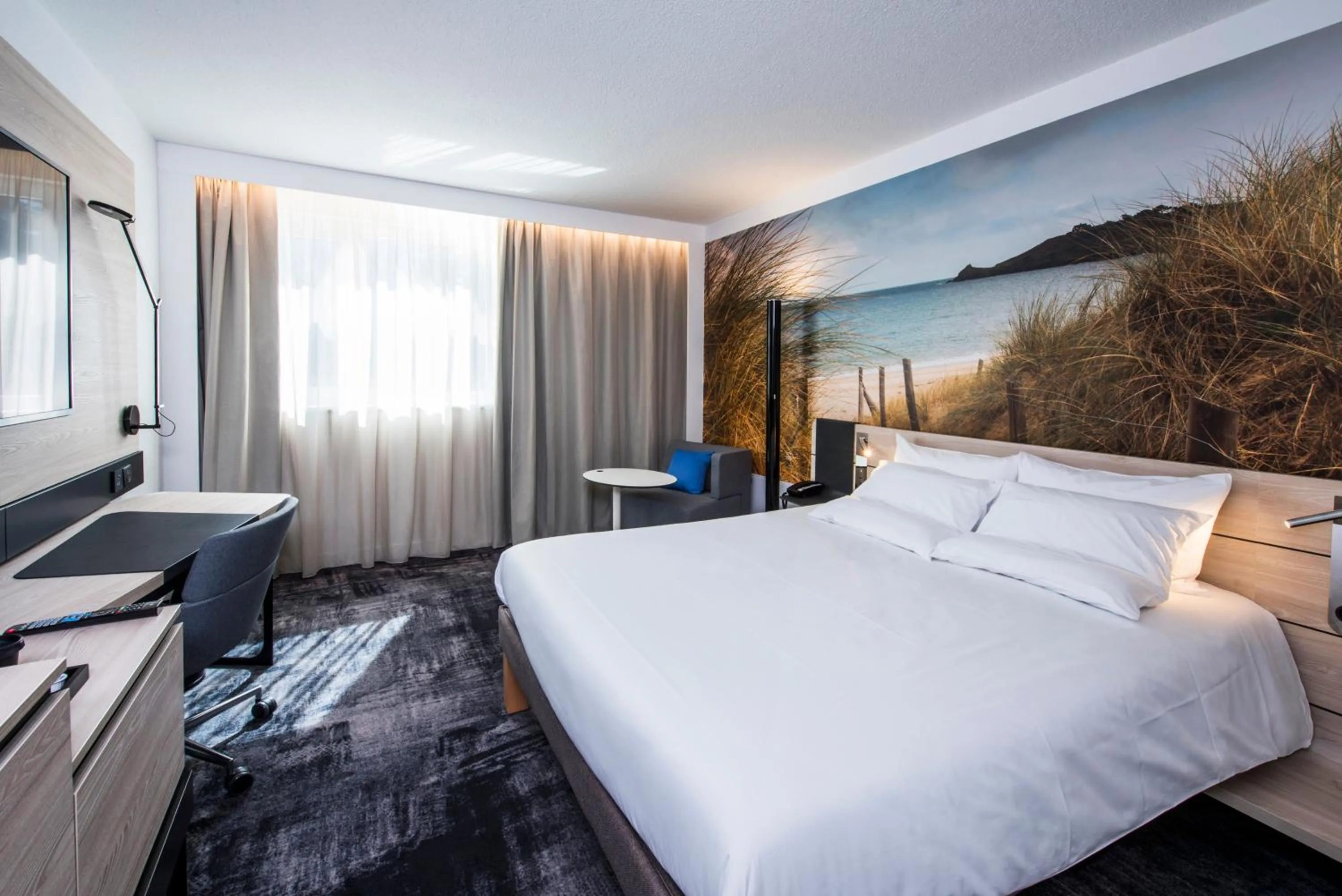Property building, Bed in Novotel Rennes Alma