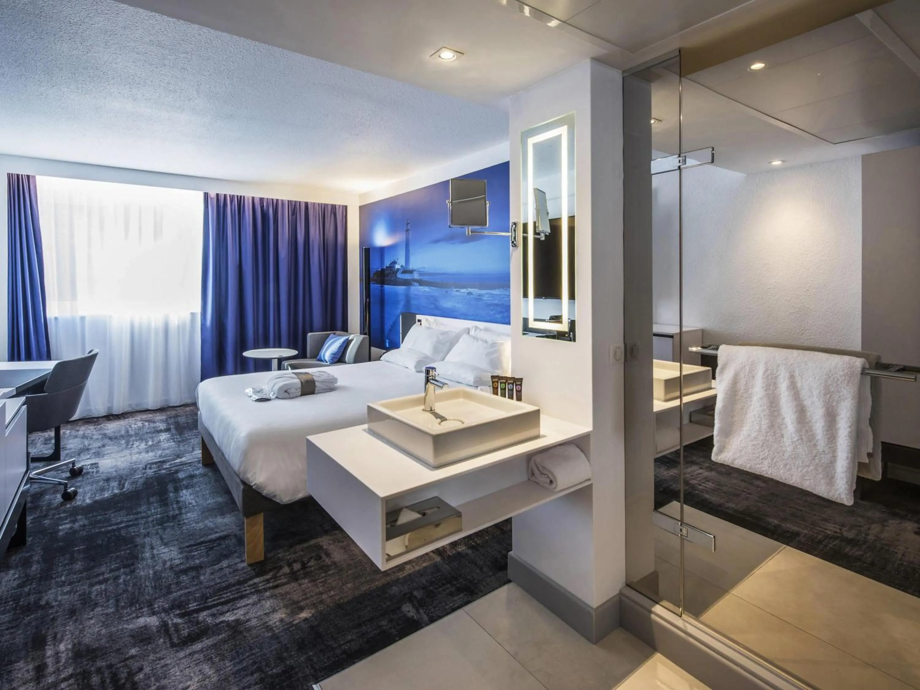 Bedroom in Novotel Rennes Alma