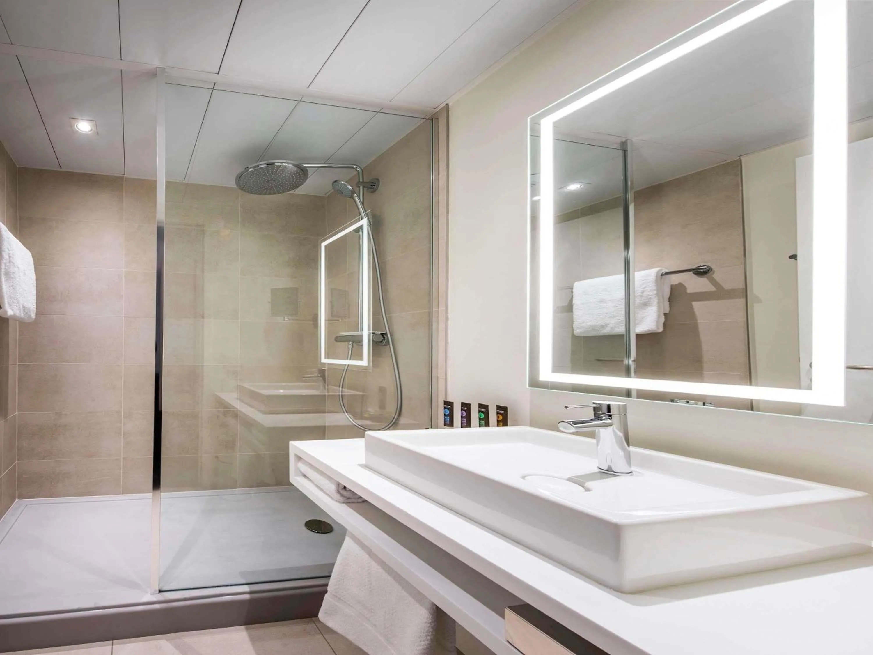 Bedroom in Novotel Rennes Alma