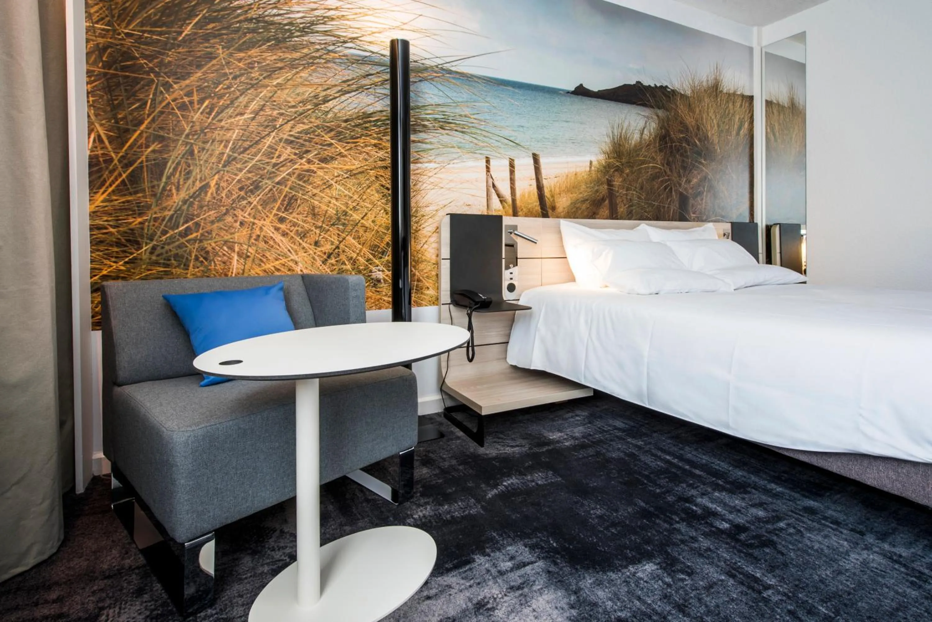 Property building, Bed in Novotel Rennes Alma