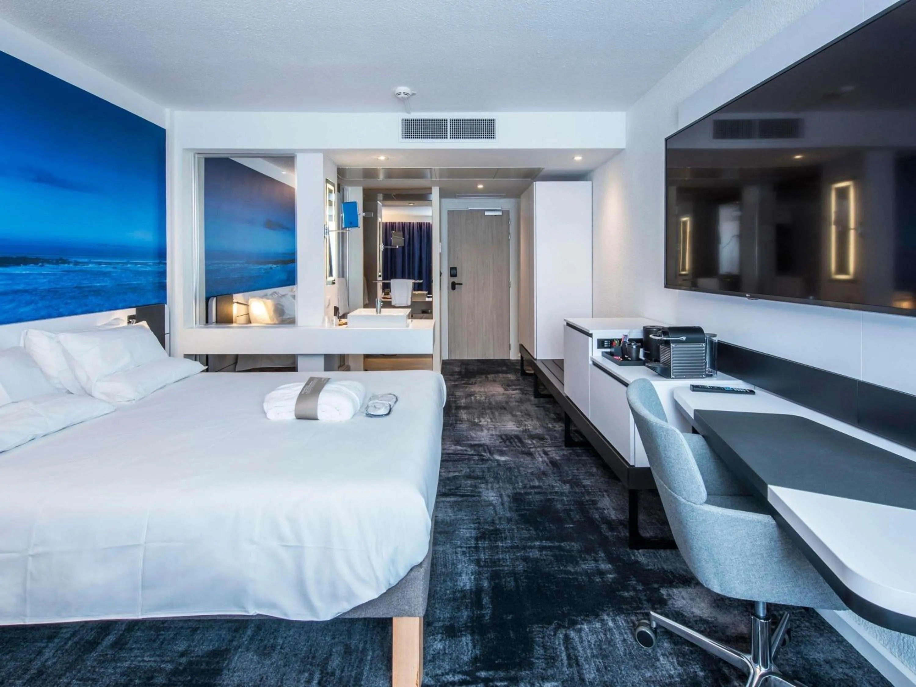 Bedroom, Bed in Novotel Rennes Alma