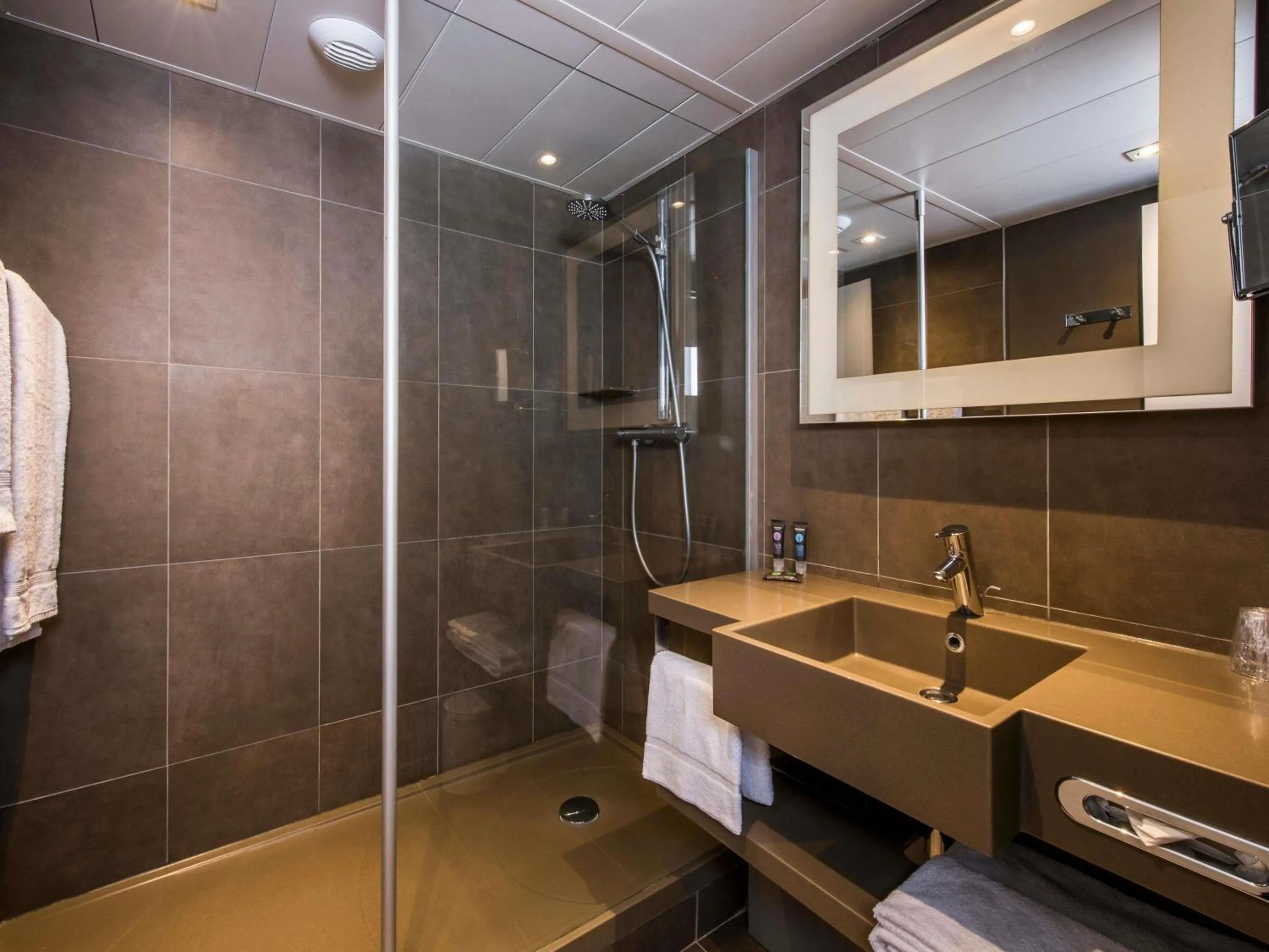 Bedroom in Novotel Rennes Alma