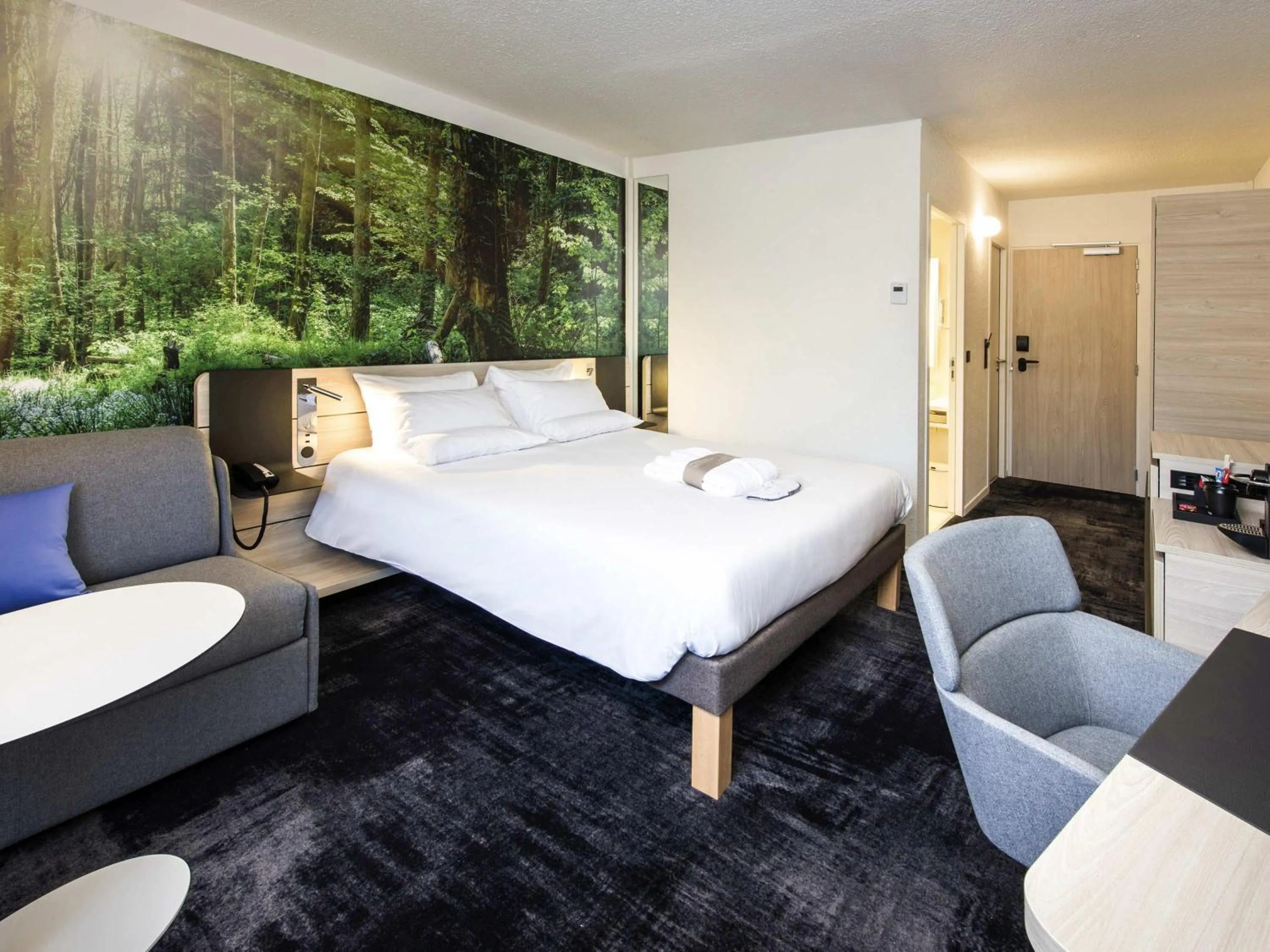Bedroom, Bed in Novotel Rennes Alma