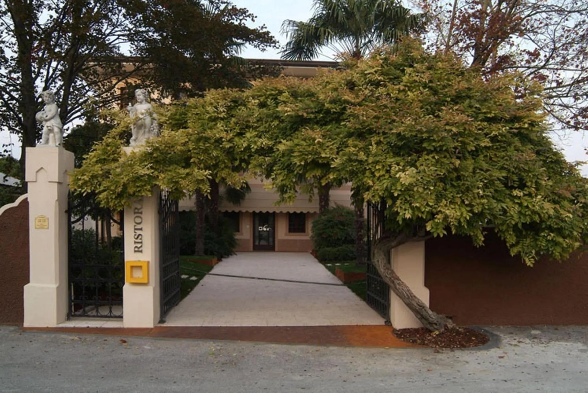 Facade/entrance in Il Cecchini