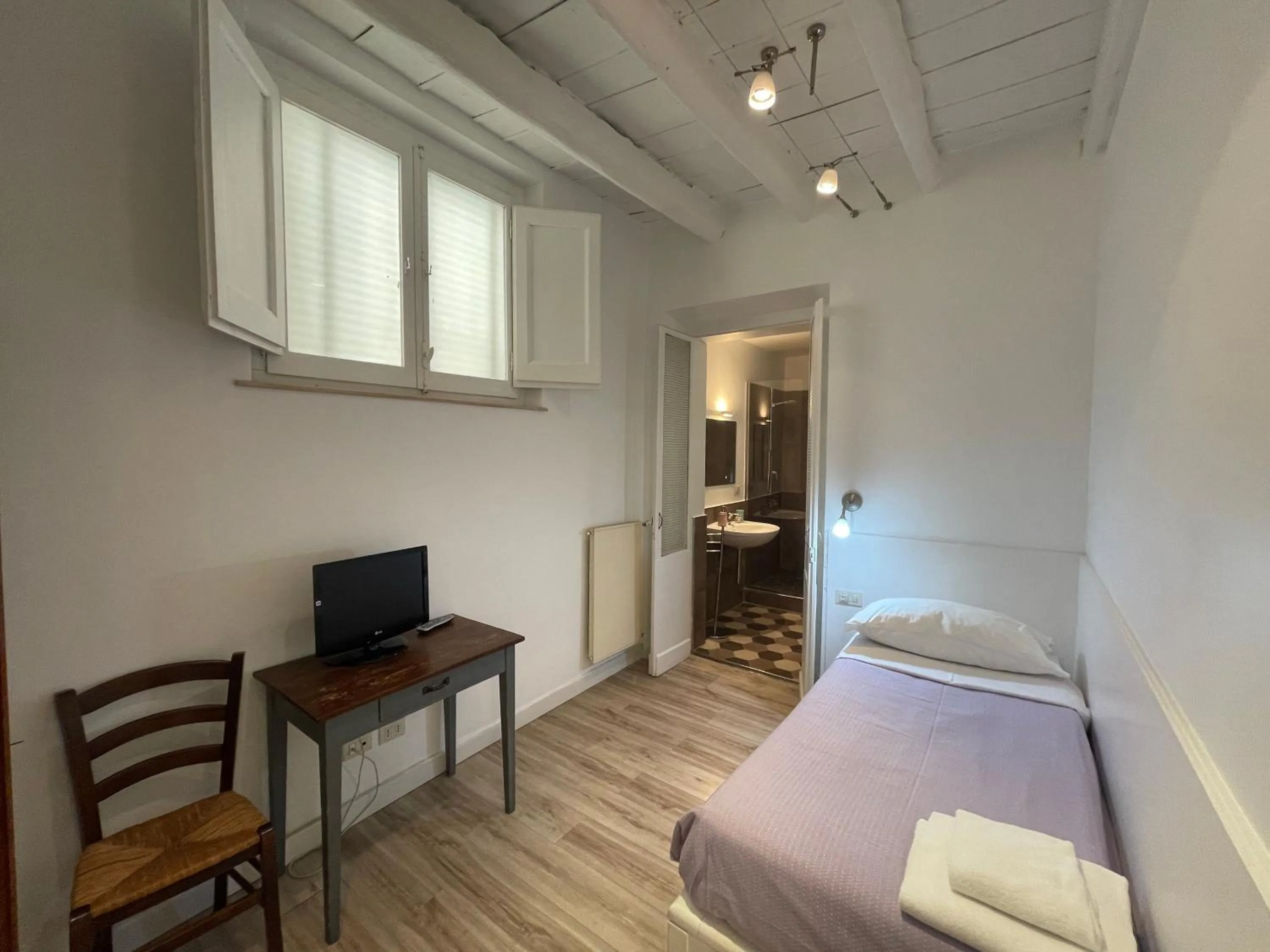 Bedroom, Bed in B&B Santi Quattro Al Colosseo