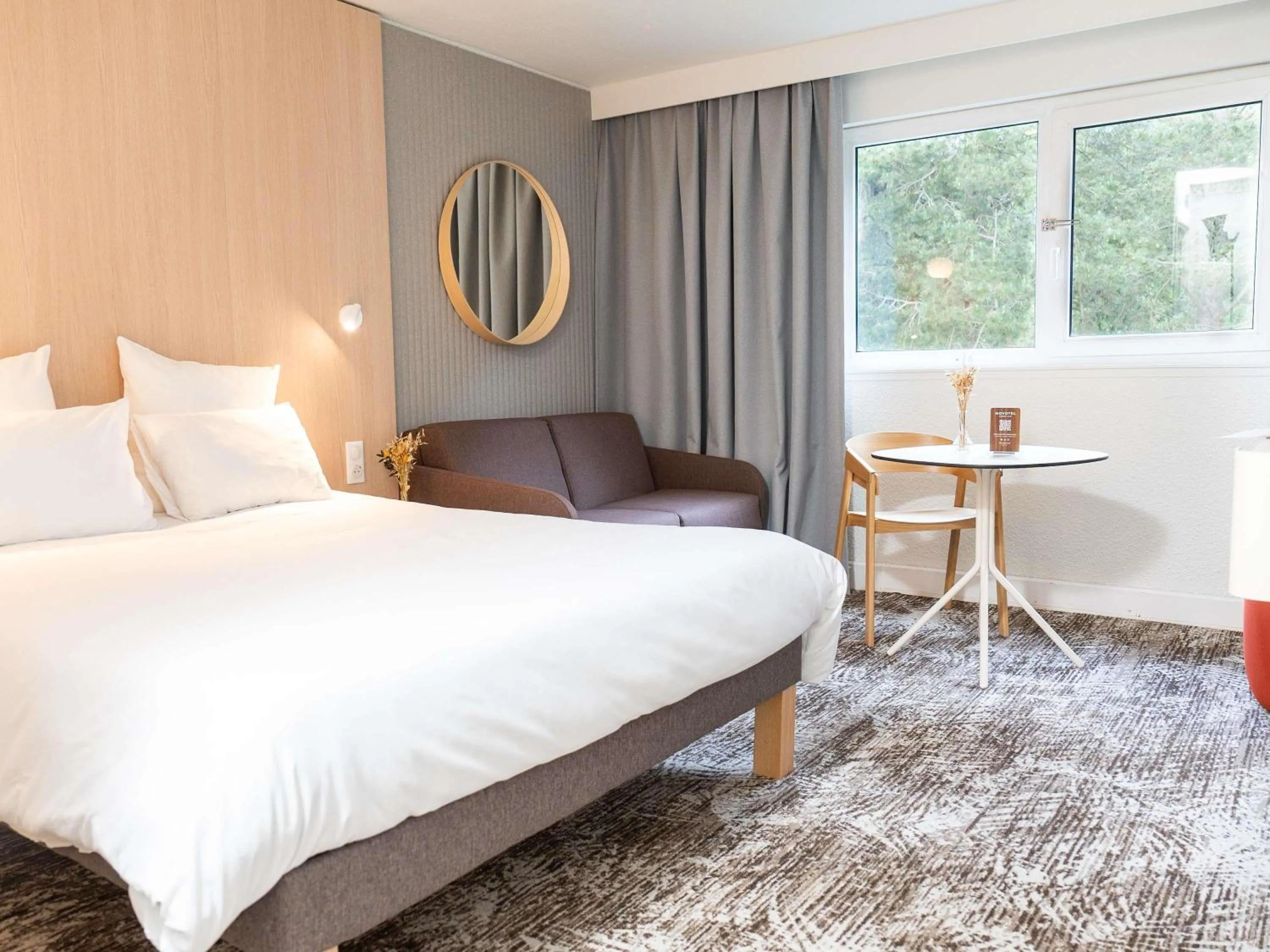 Bedroom, Bed in Novotel Rouen Sud Zenith Parc Expo