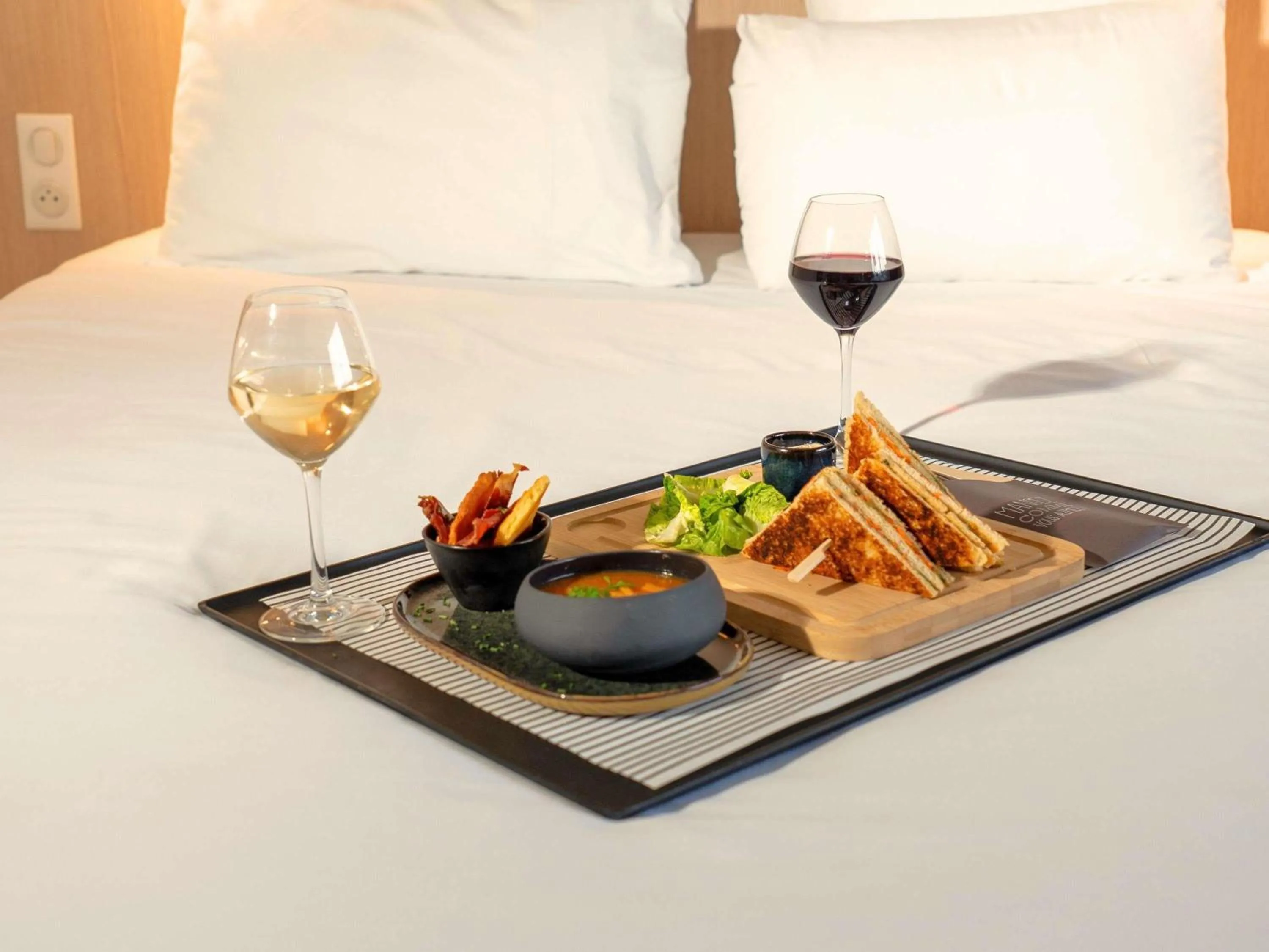 Other, Bed in Novotel Rouen Sud Zenith Parc Expo