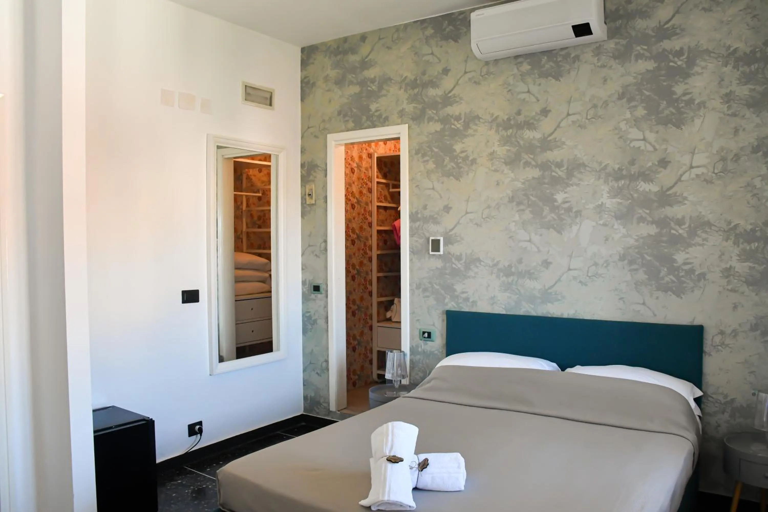 Photo of the whole room, Bed in Hotel Le Palme