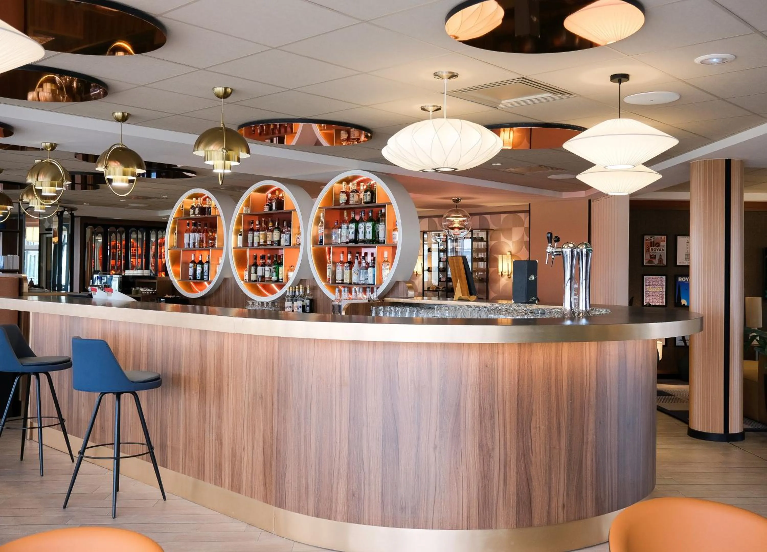 Lounge or bar in Thalazur Royan - Hôtel & Spa