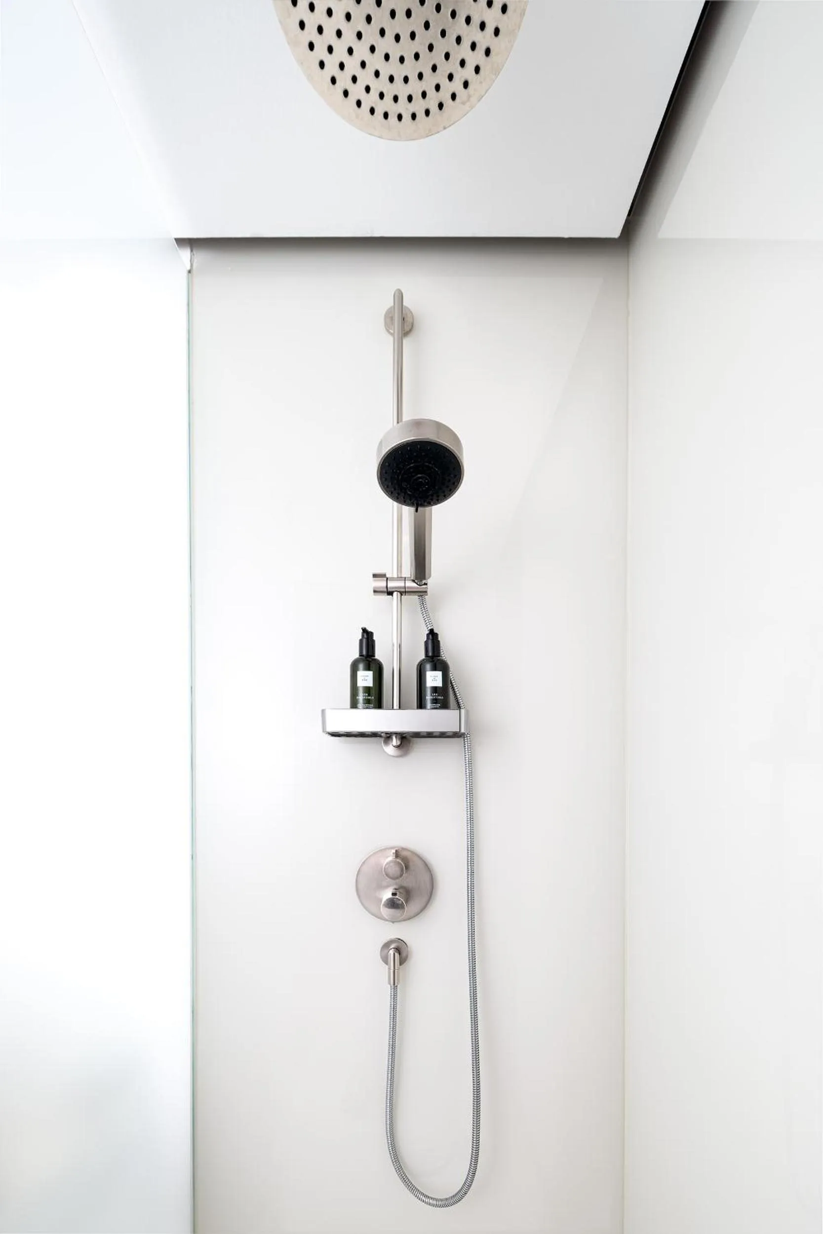 Shower in The Suites Rainvilleterrasse