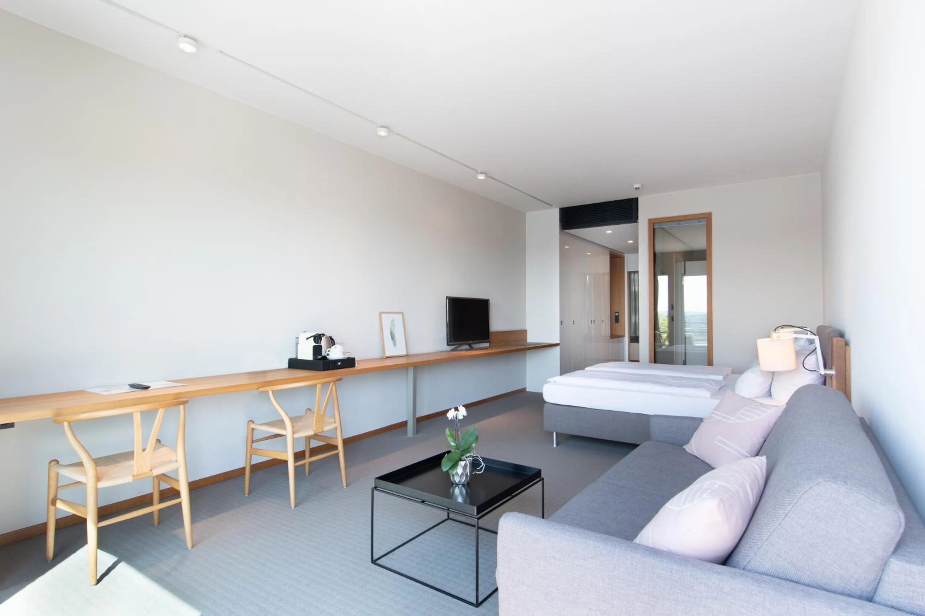 Photo of the whole room, Bed in The Suites Rainvilleterrasse