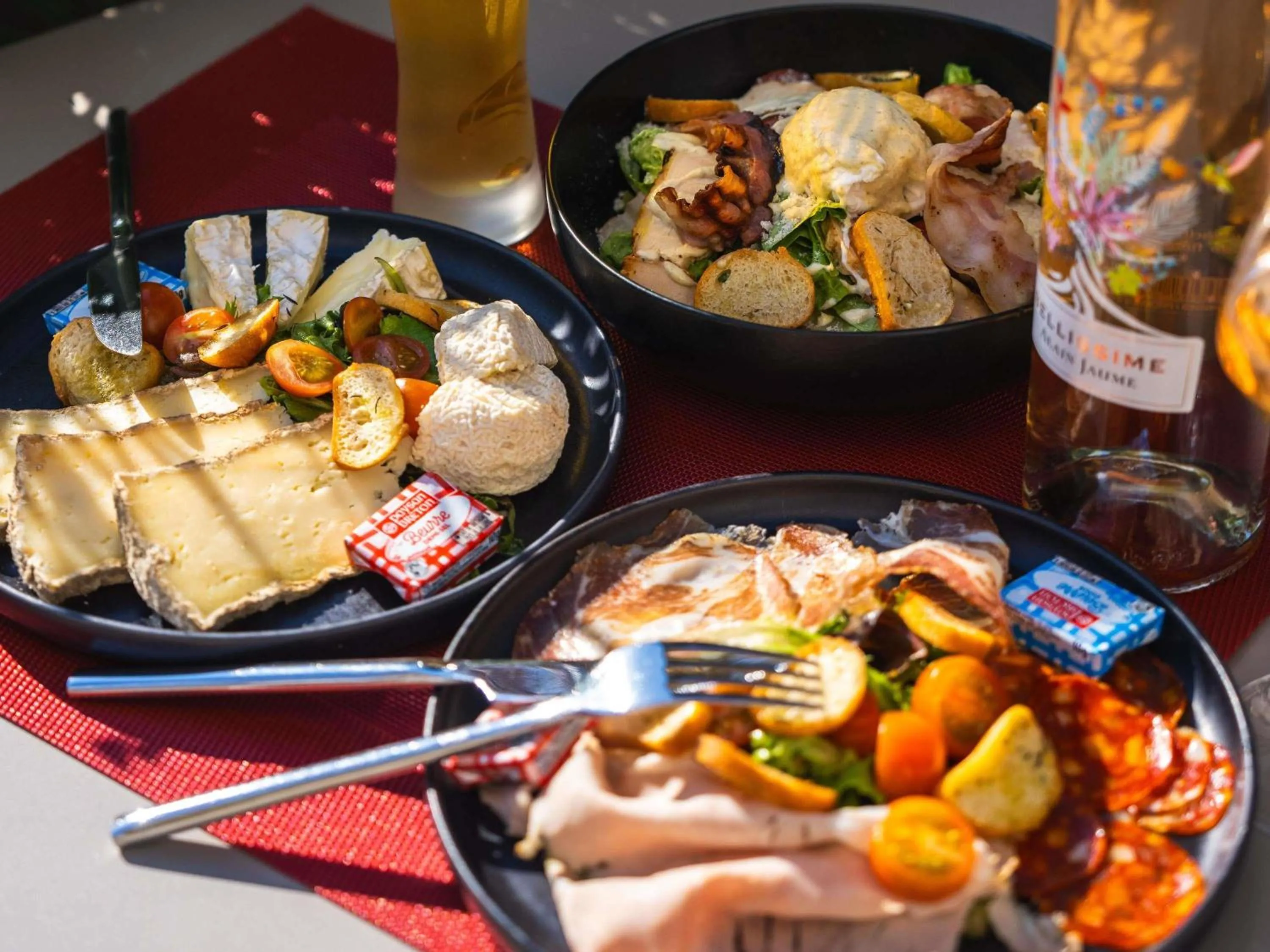 Lounge or bar in Novotel Château de Versailles