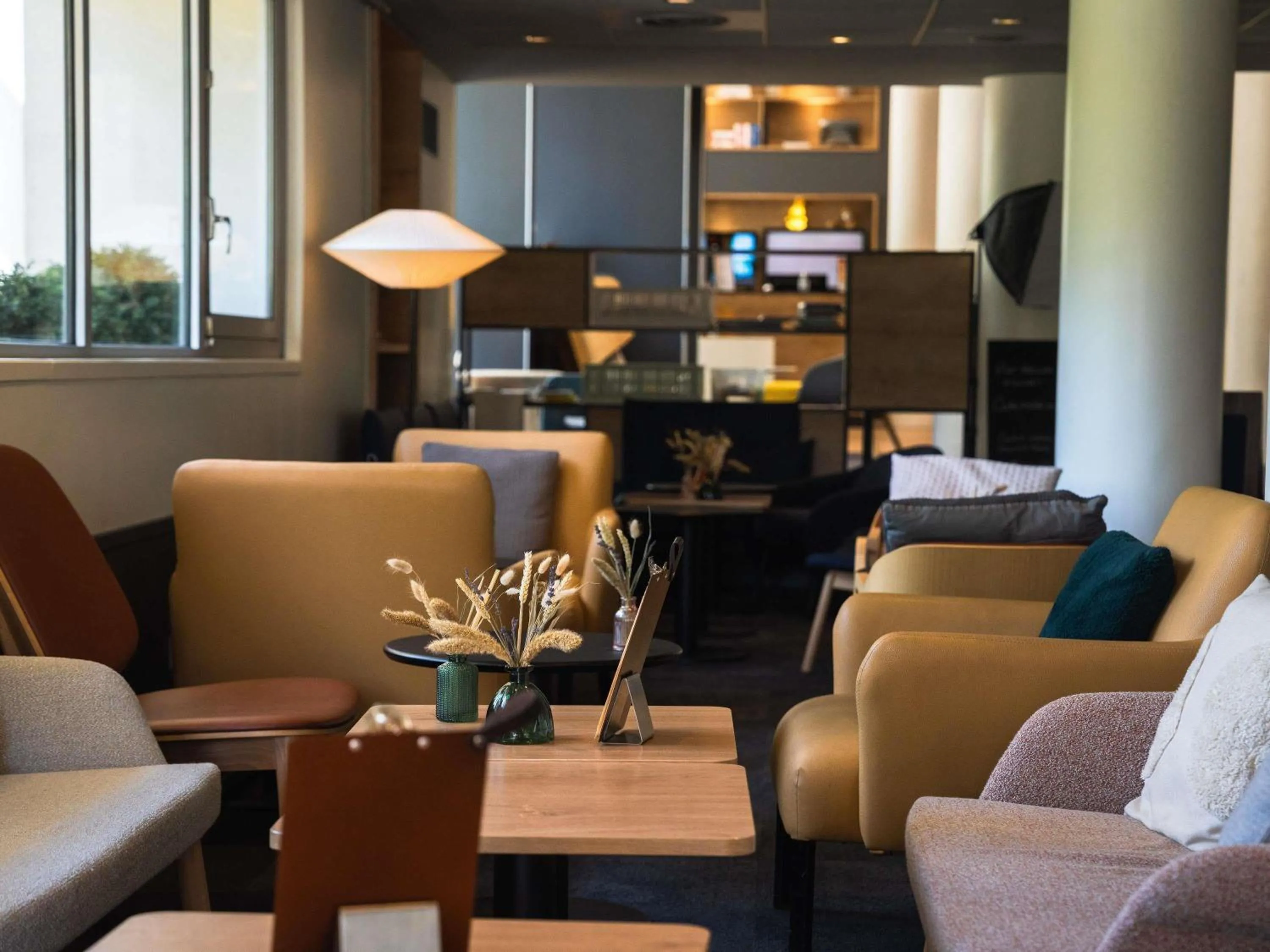 Lounge or bar in Novotel Château de Versailles