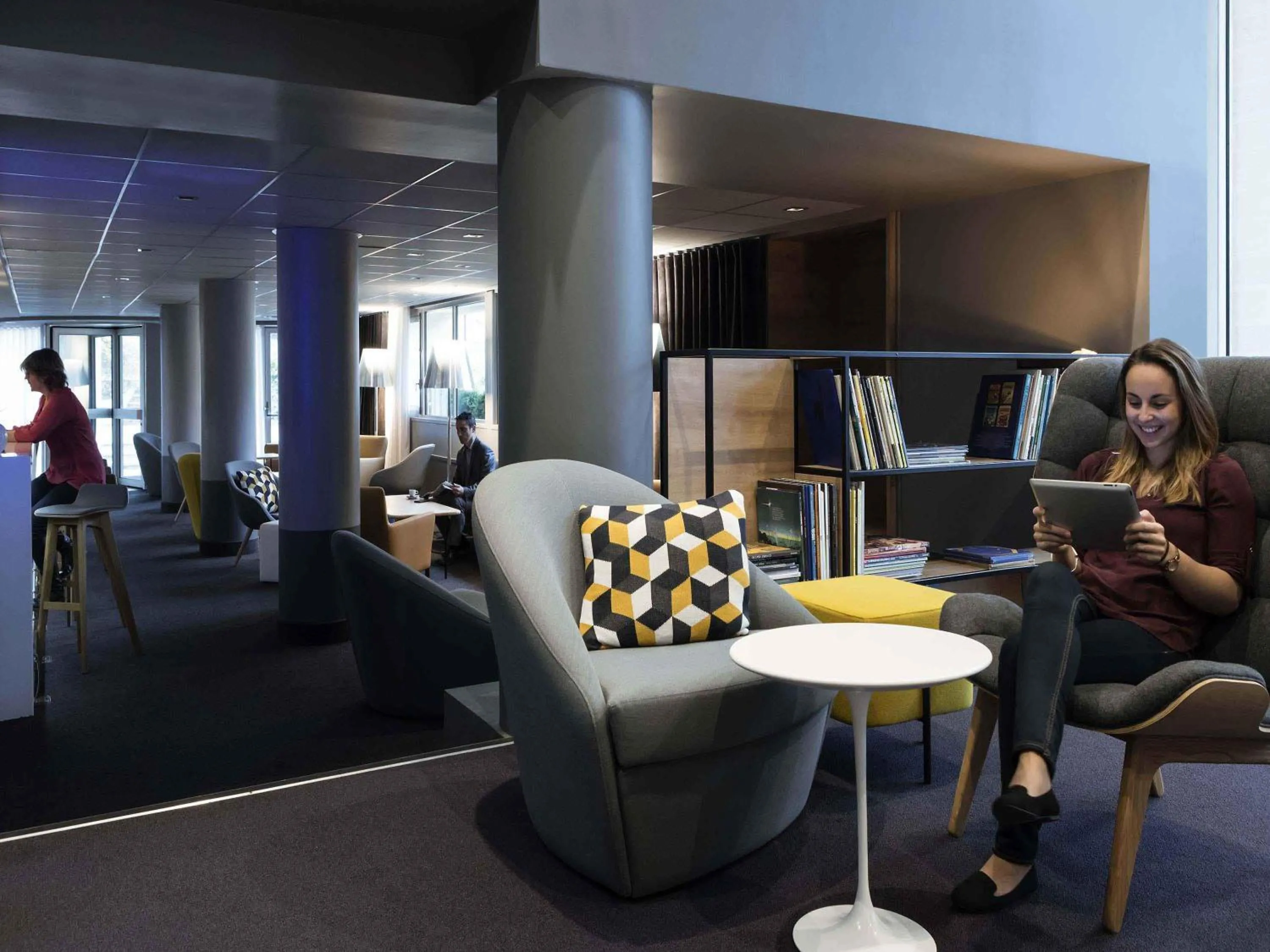 Lounge or bar in Novotel Château de Versailles