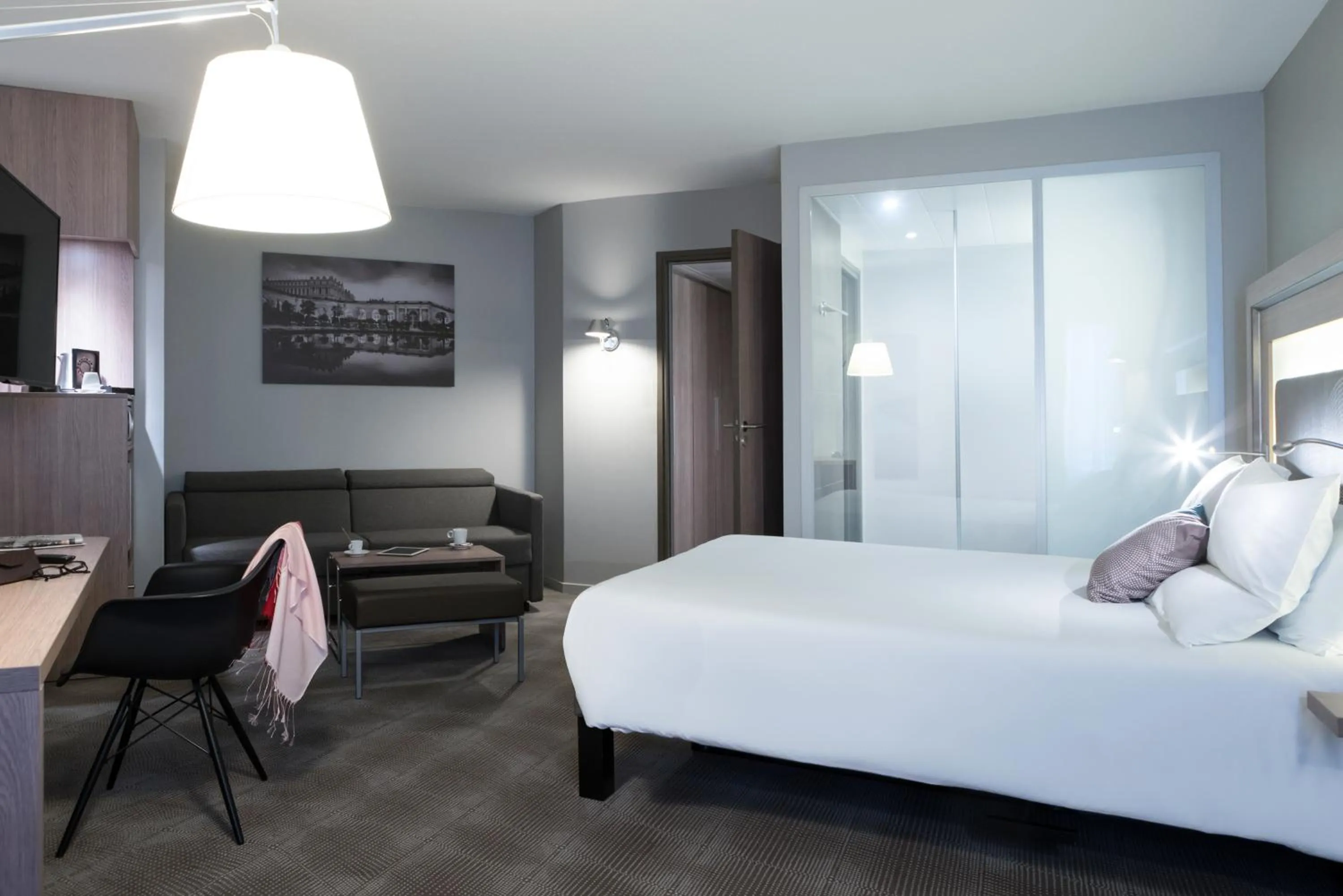 Bedroom, Bed in Novotel Château de Versailles