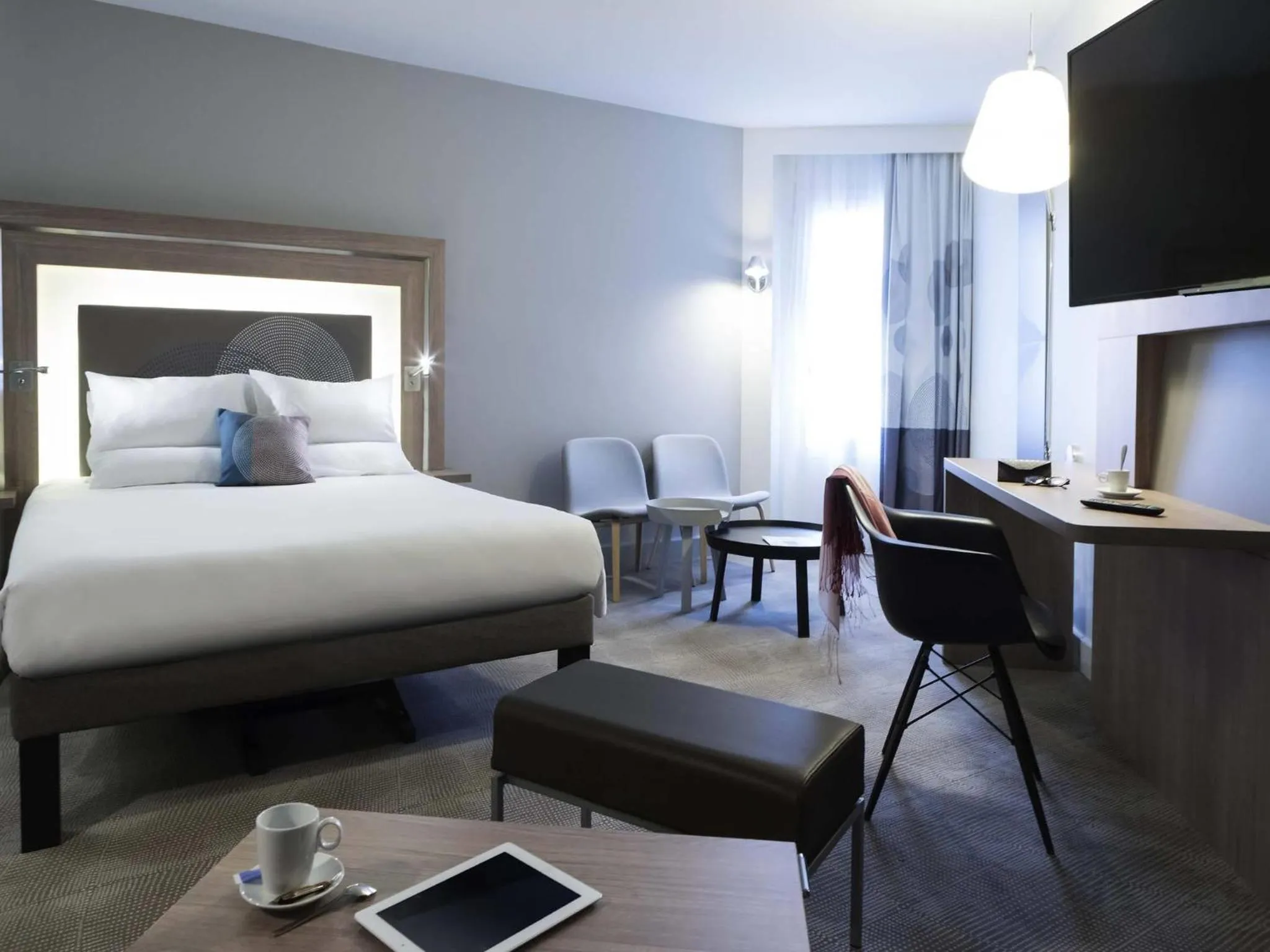 Bedroom, Bed in Novotel Château de Versailles