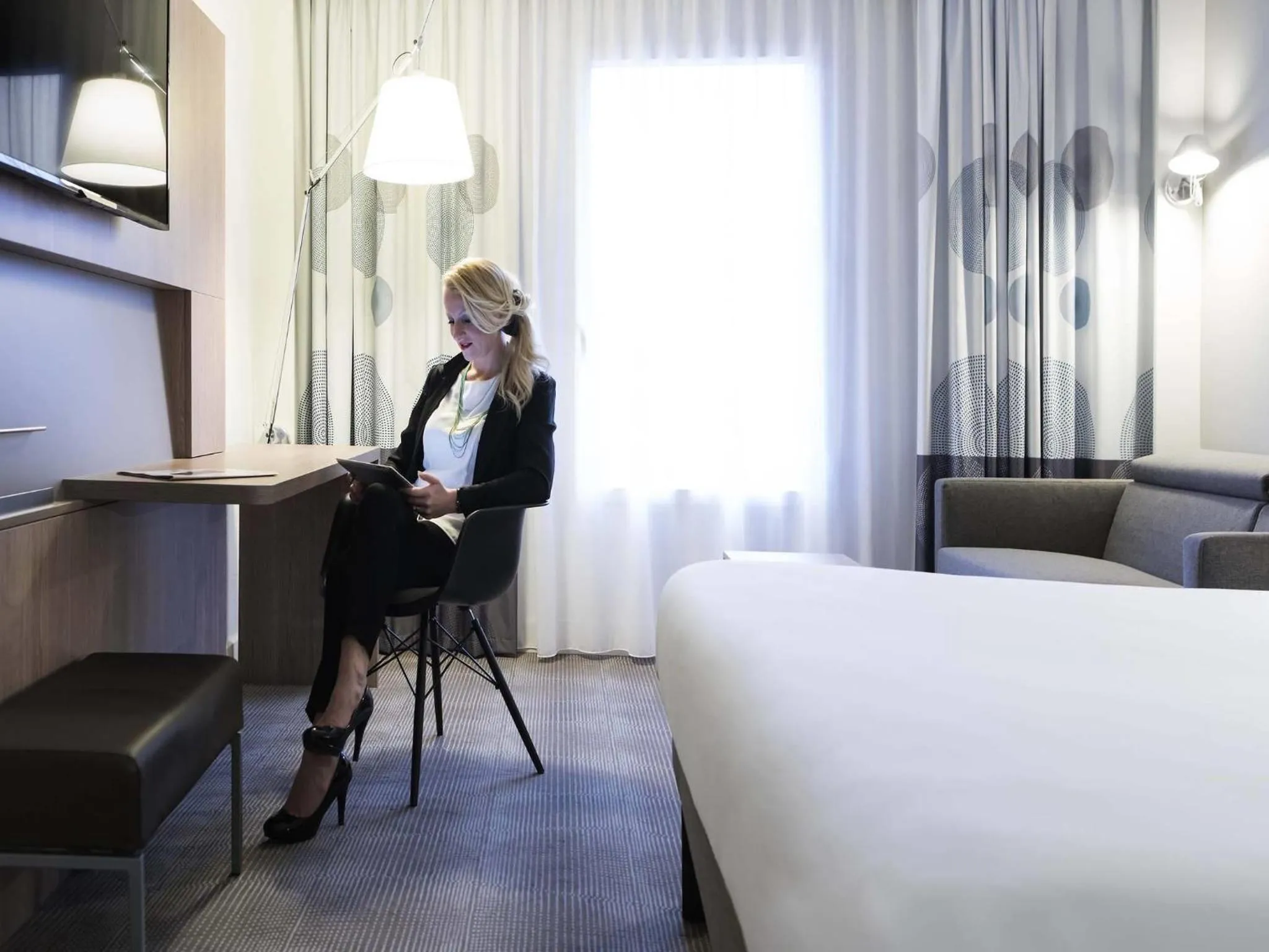 Bedroom, Bed in Novotel Château de Versailles