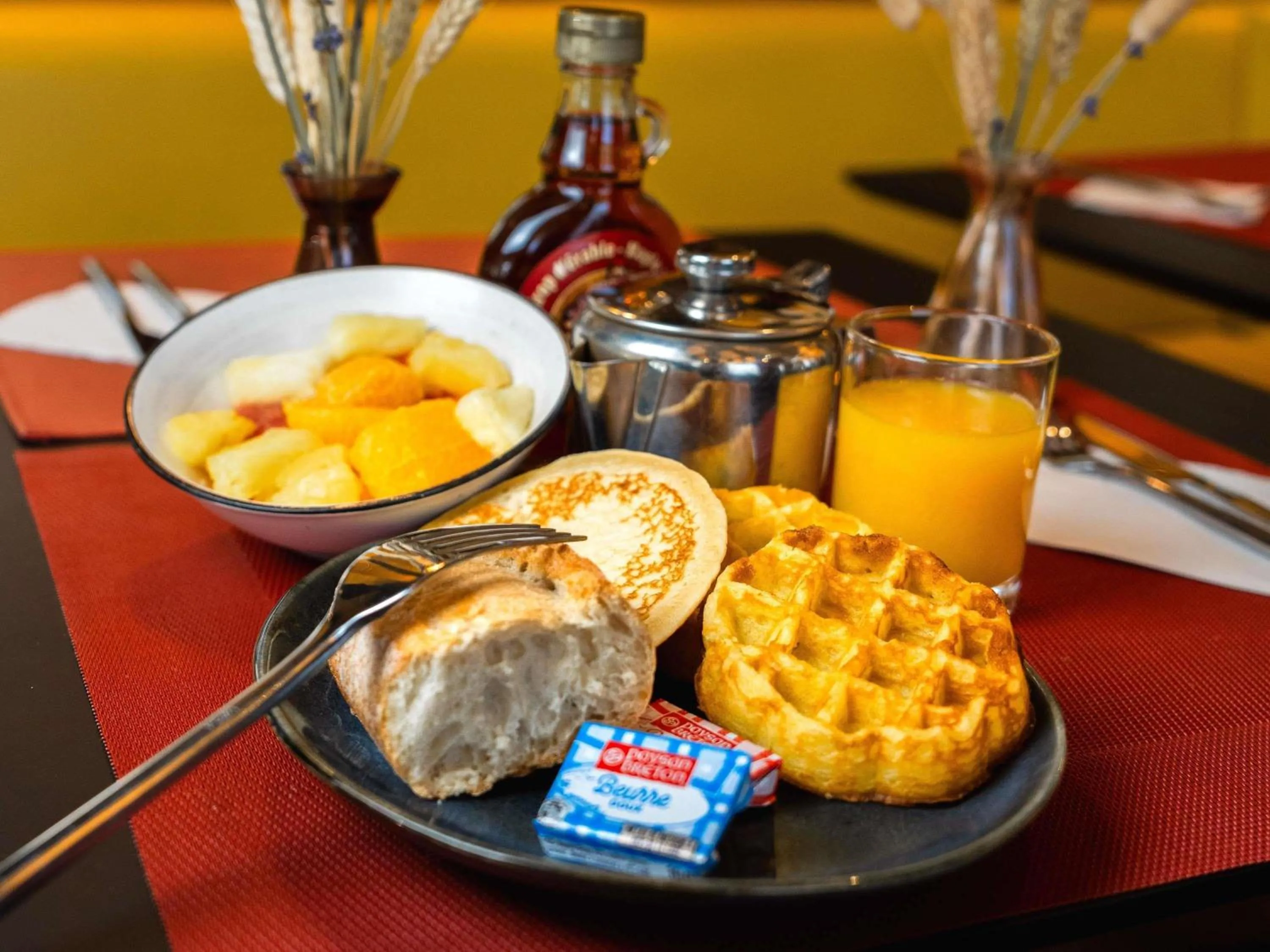 Breakfast in Novotel Château de Versailles