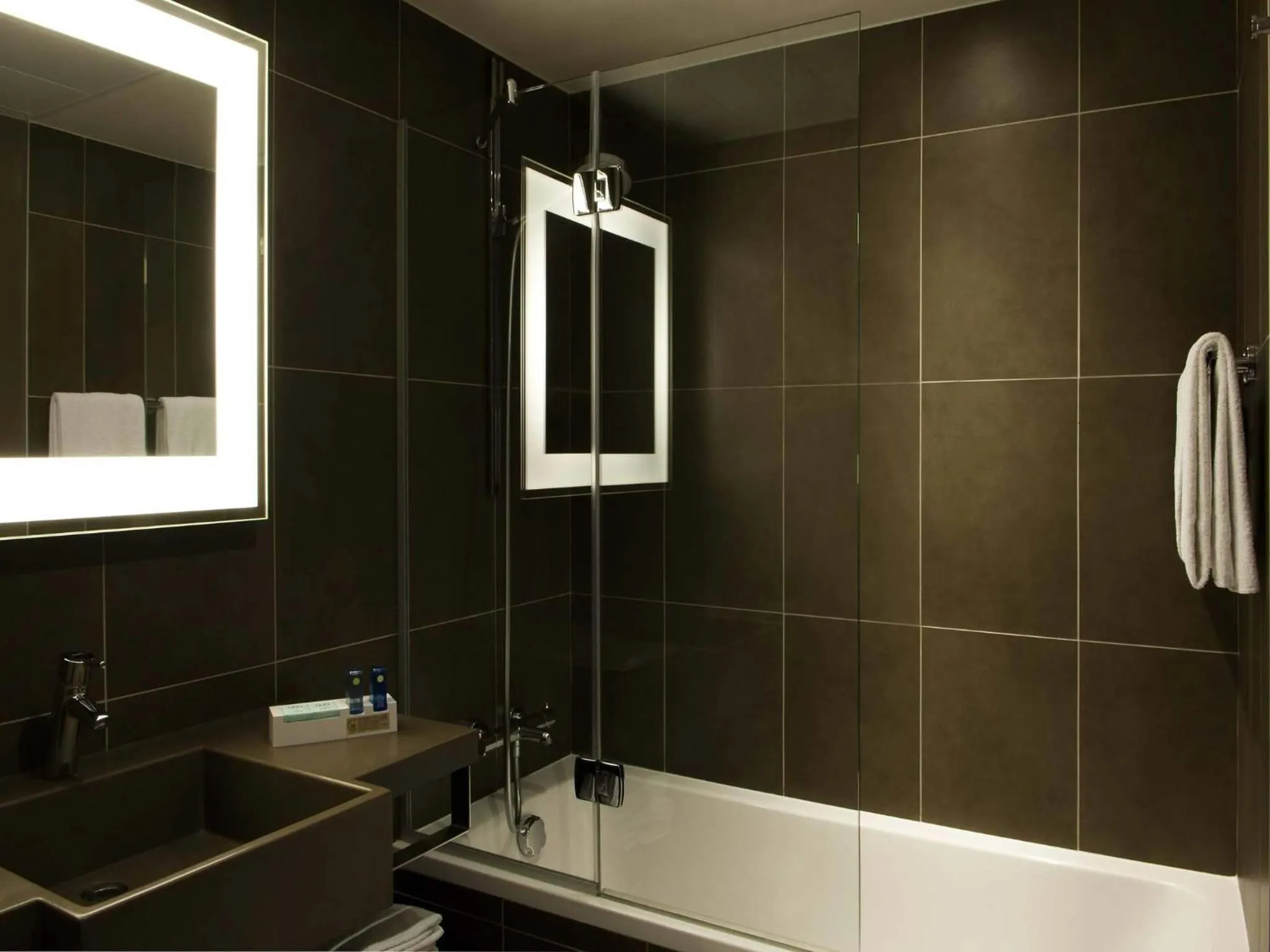 Bedroom in Novotel Château de Versailles