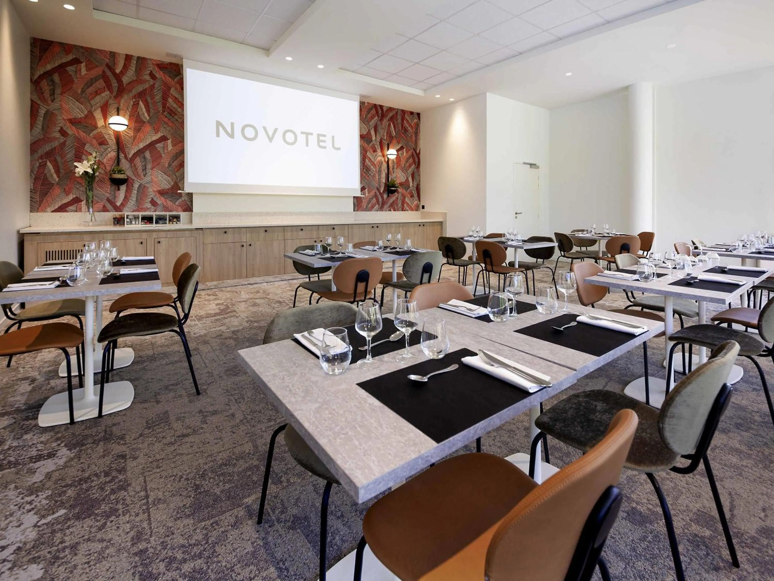 Restaurant/places to eat in Novotel Clermont-Ferrand