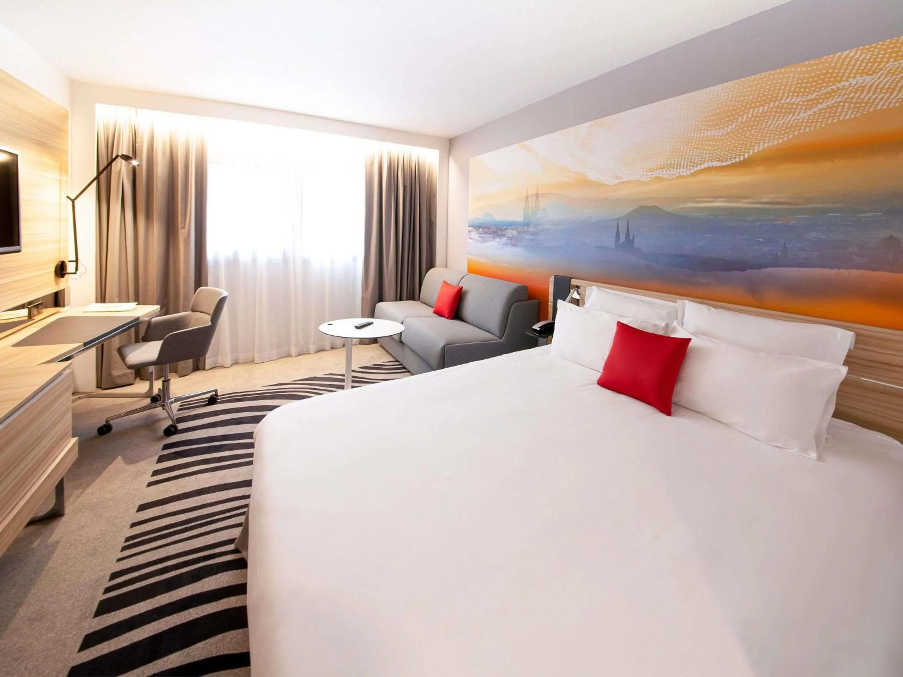 Property building, Bed in Novotel Clermont-Ferrand