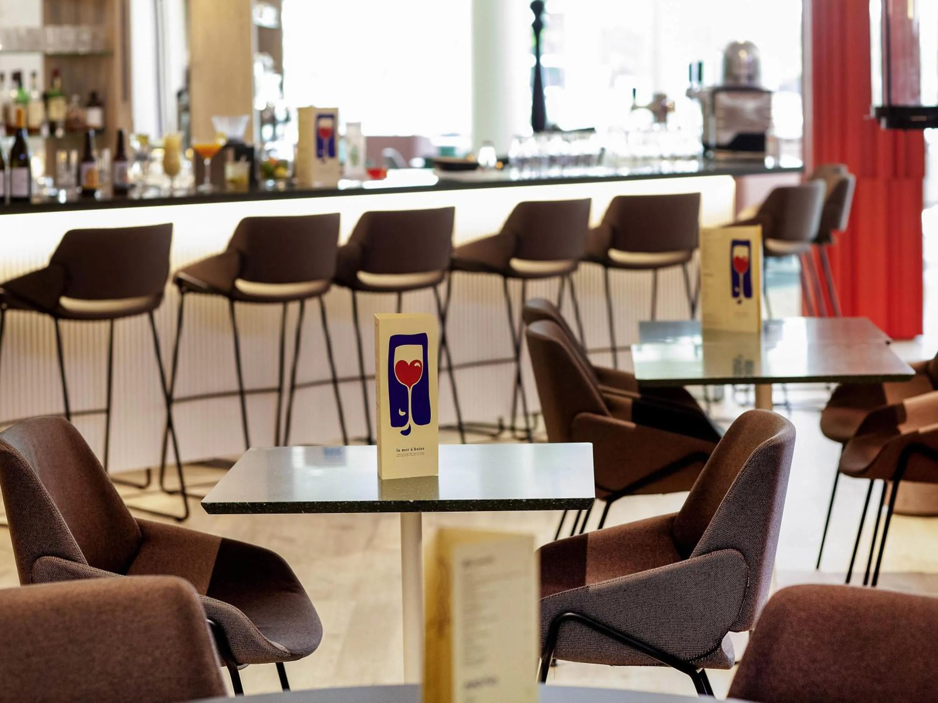 Lounge or bar in Novotel Clermont-Ferrand
