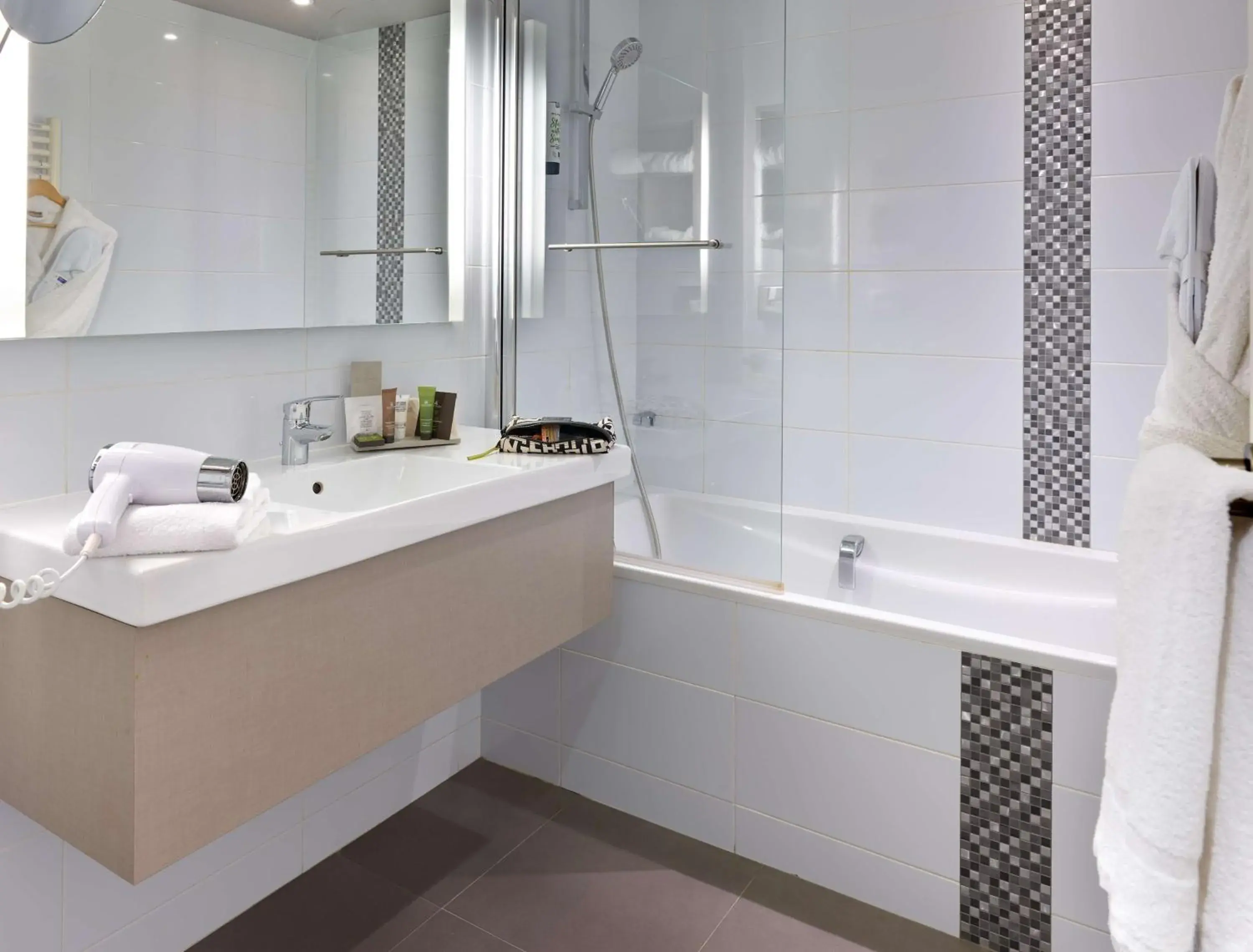 Bathroom in Best Western Plus Metz Technopole Bathroom in Best Western Plus Metz Technopole